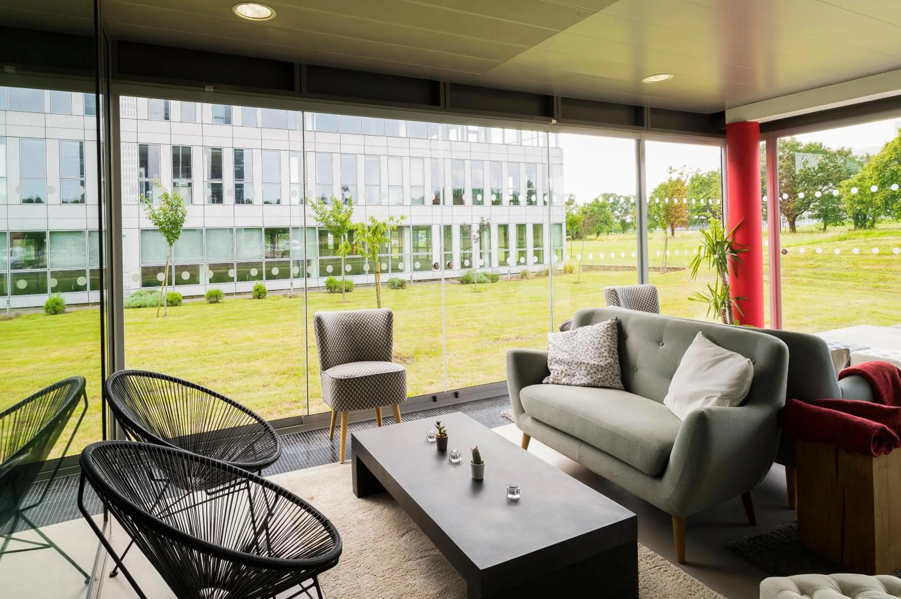 Patio in Hôtel Mercure Nantes Ouest Saint-Herblain Zenith