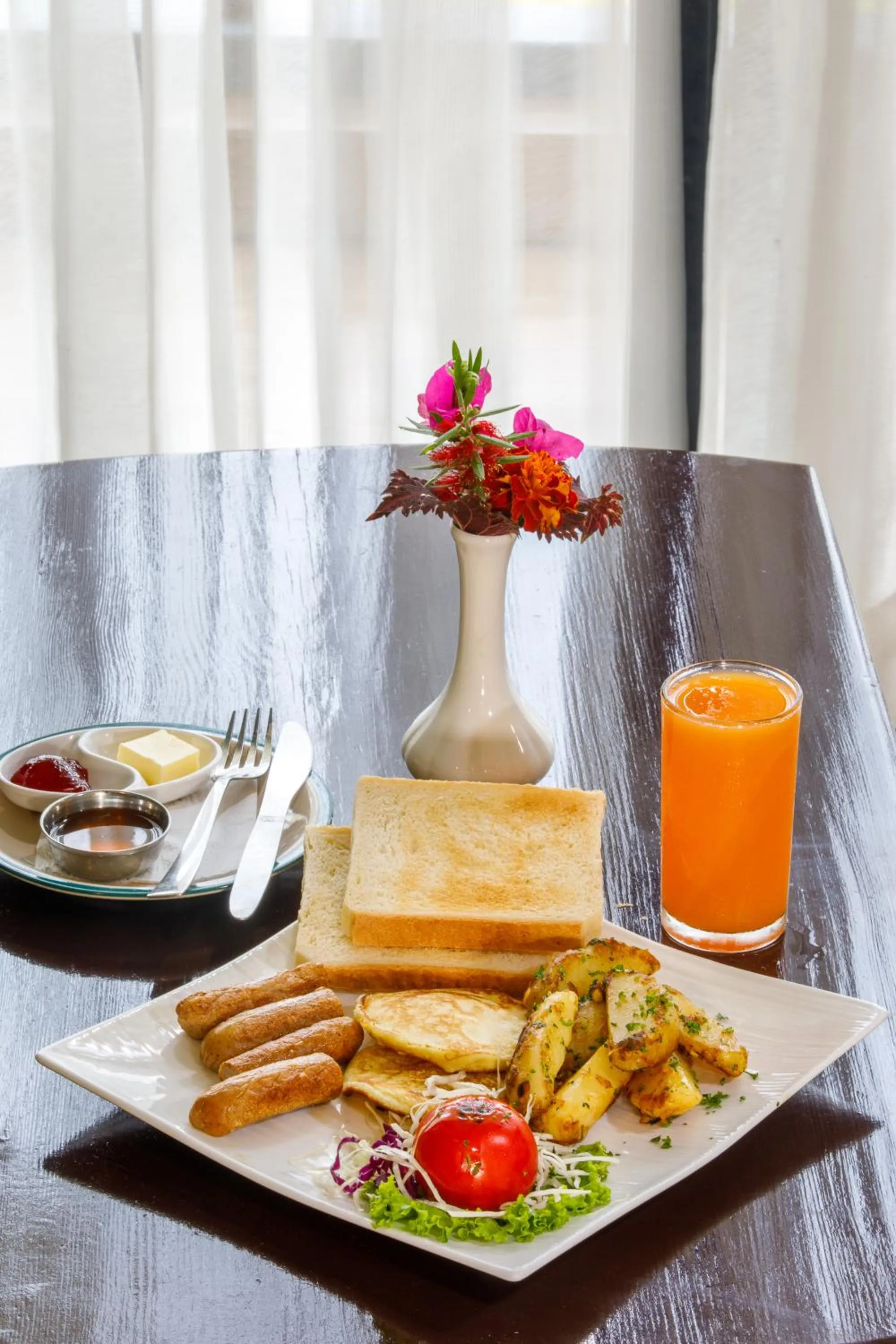 Breakfast in Hotel Peace Plaza