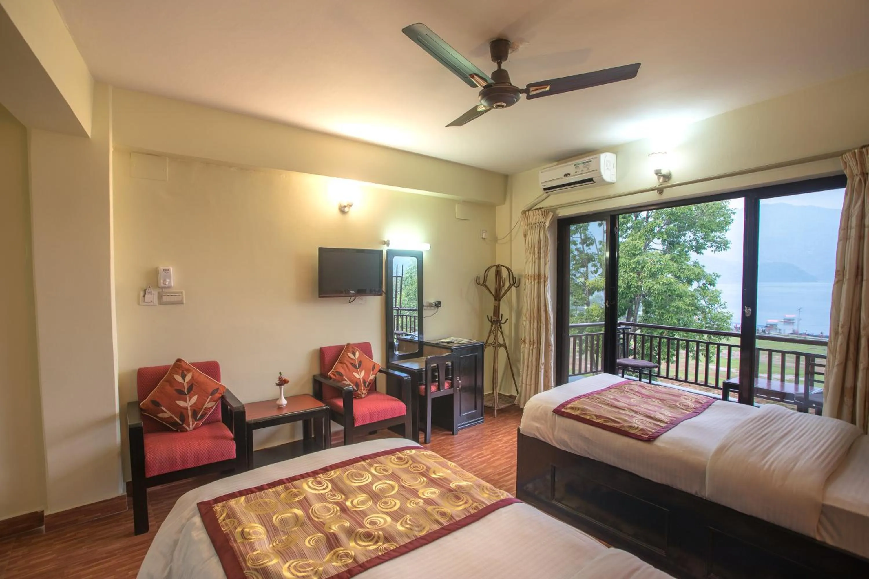 Bed in Hotel Peace Plaza