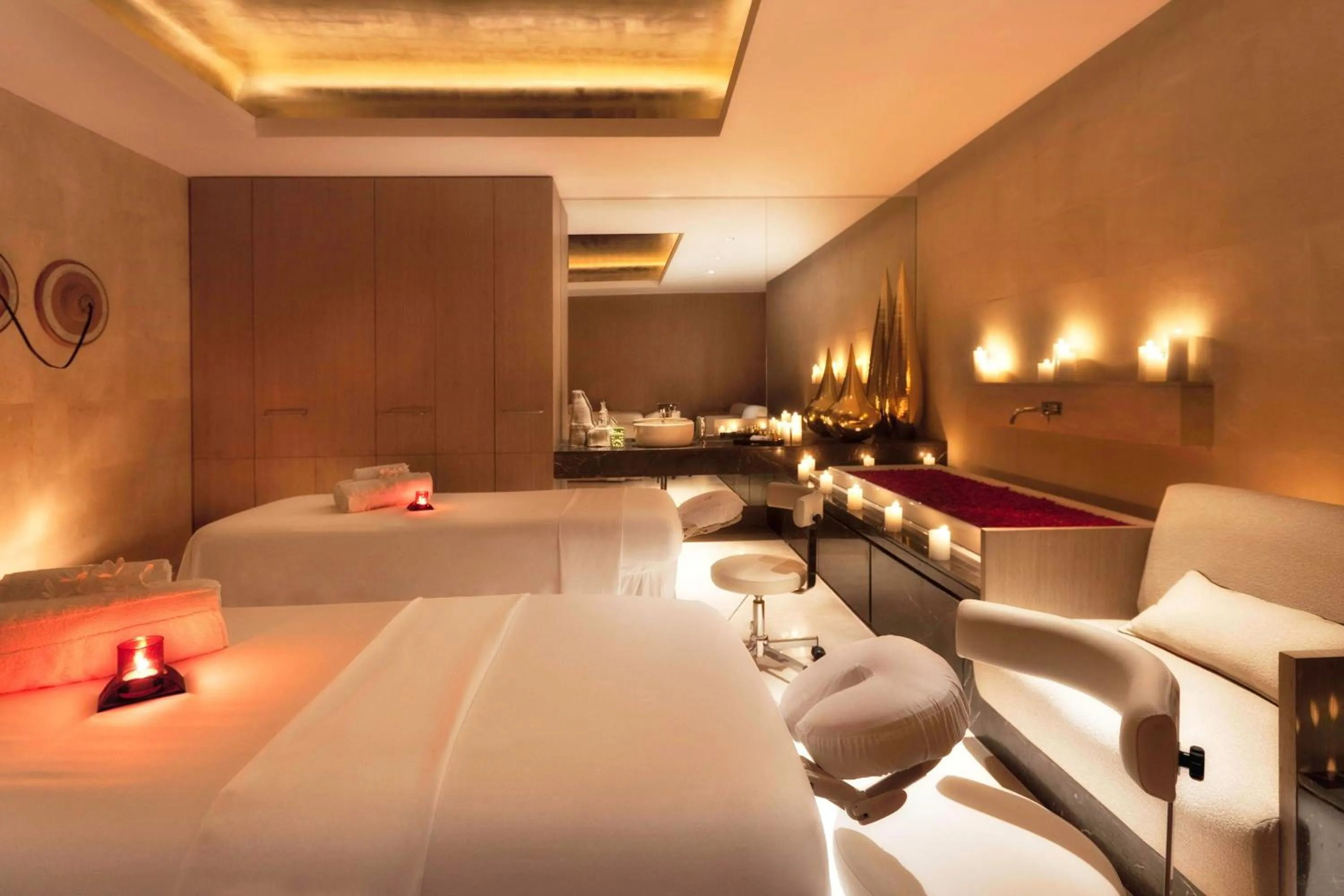 Spa and wellness centre/facilities, Bed in The Westin Gurgaon, New Delhi