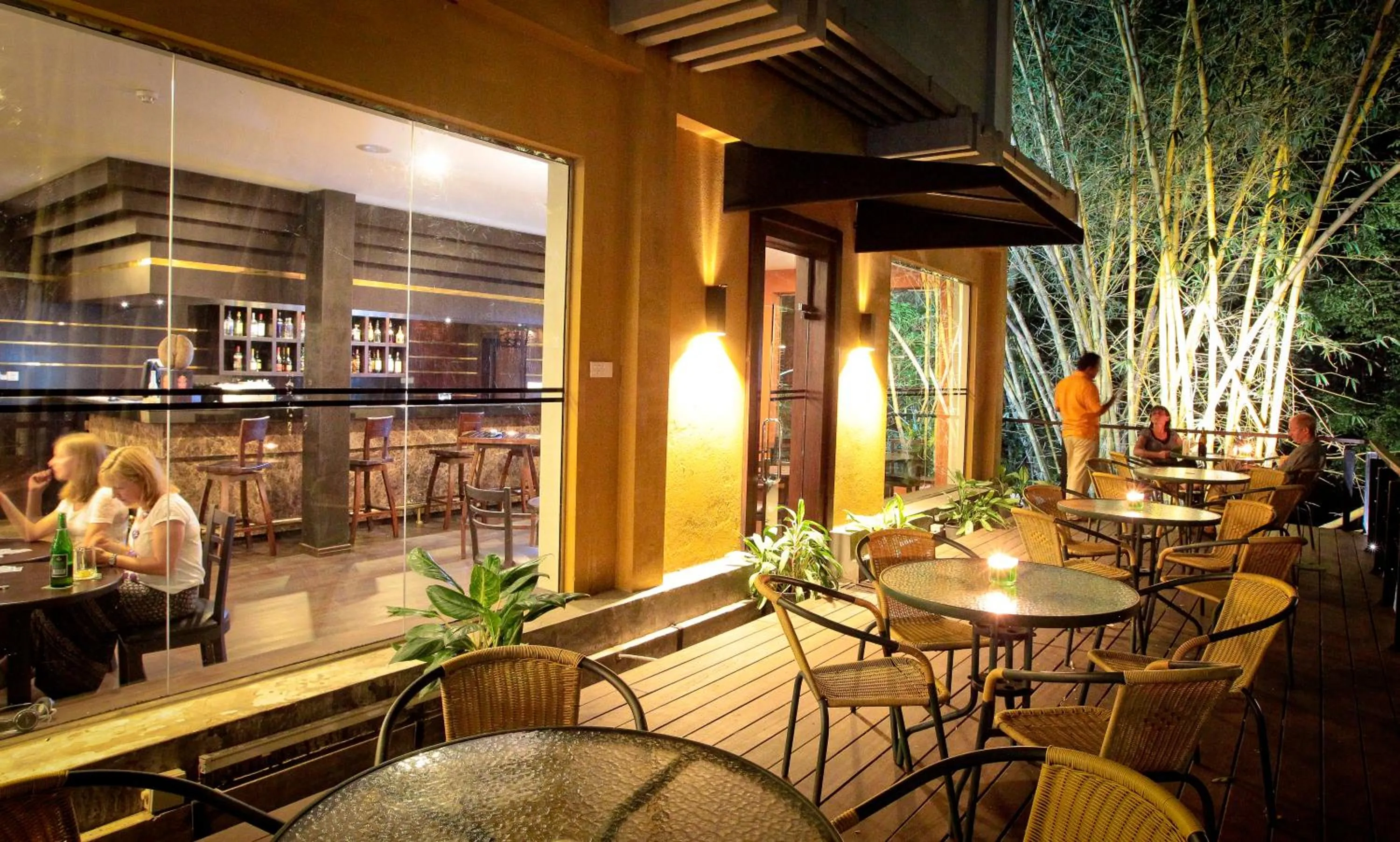 Lounge or bar in Grand Udawalawe Safari Resort