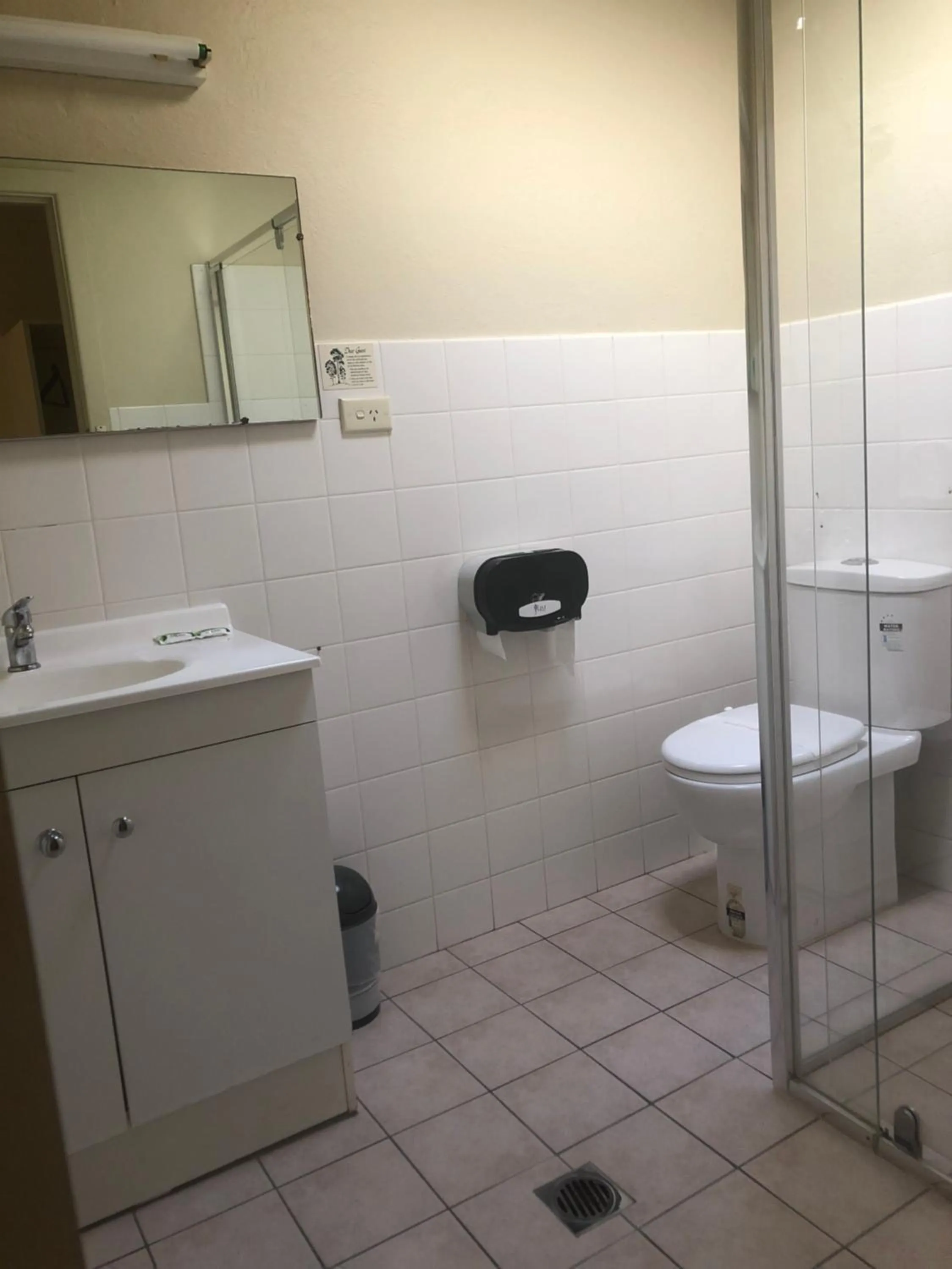 Shower in Anna Bella Motel Glen Innes