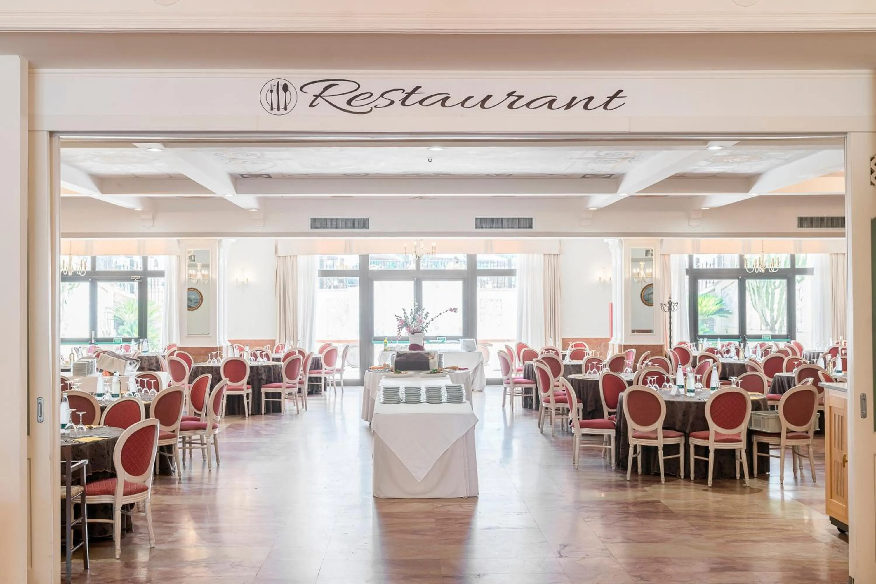 Restaurant/places to eat in Delfino Beach Hotel