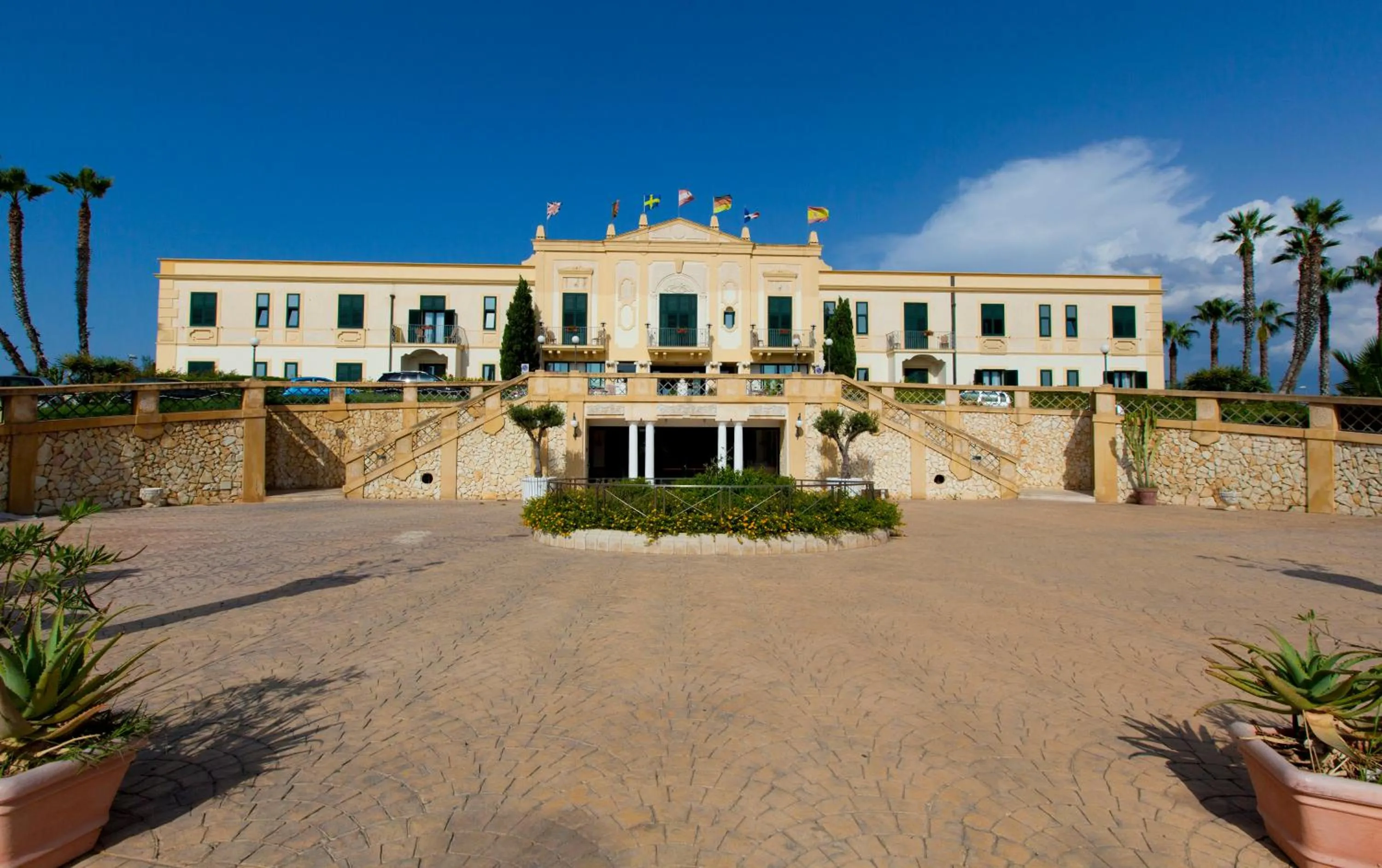 Facade/entrance in Delfino Beach Hotel
