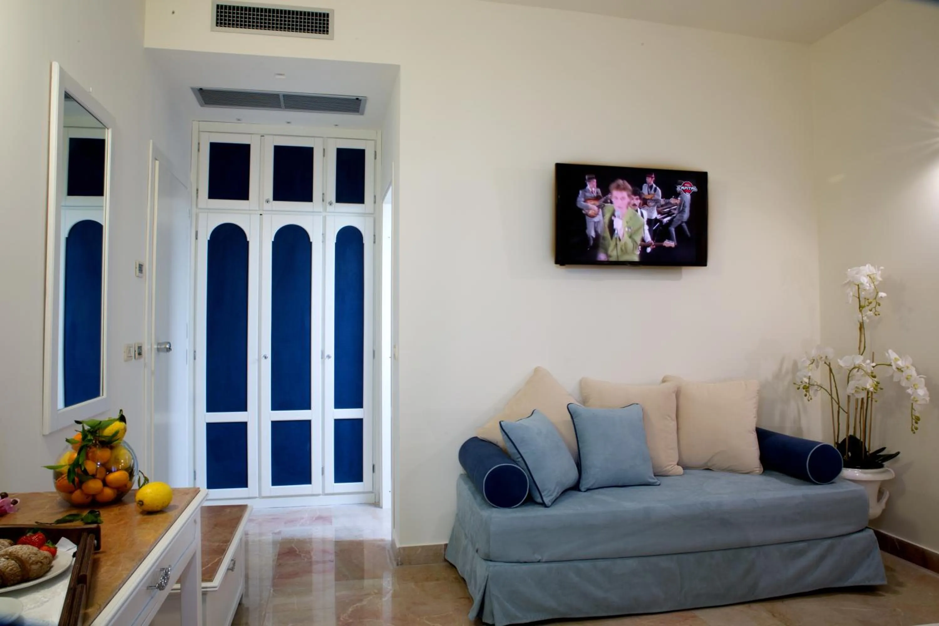 Photo of the whole room in Delfino Beach Hotel