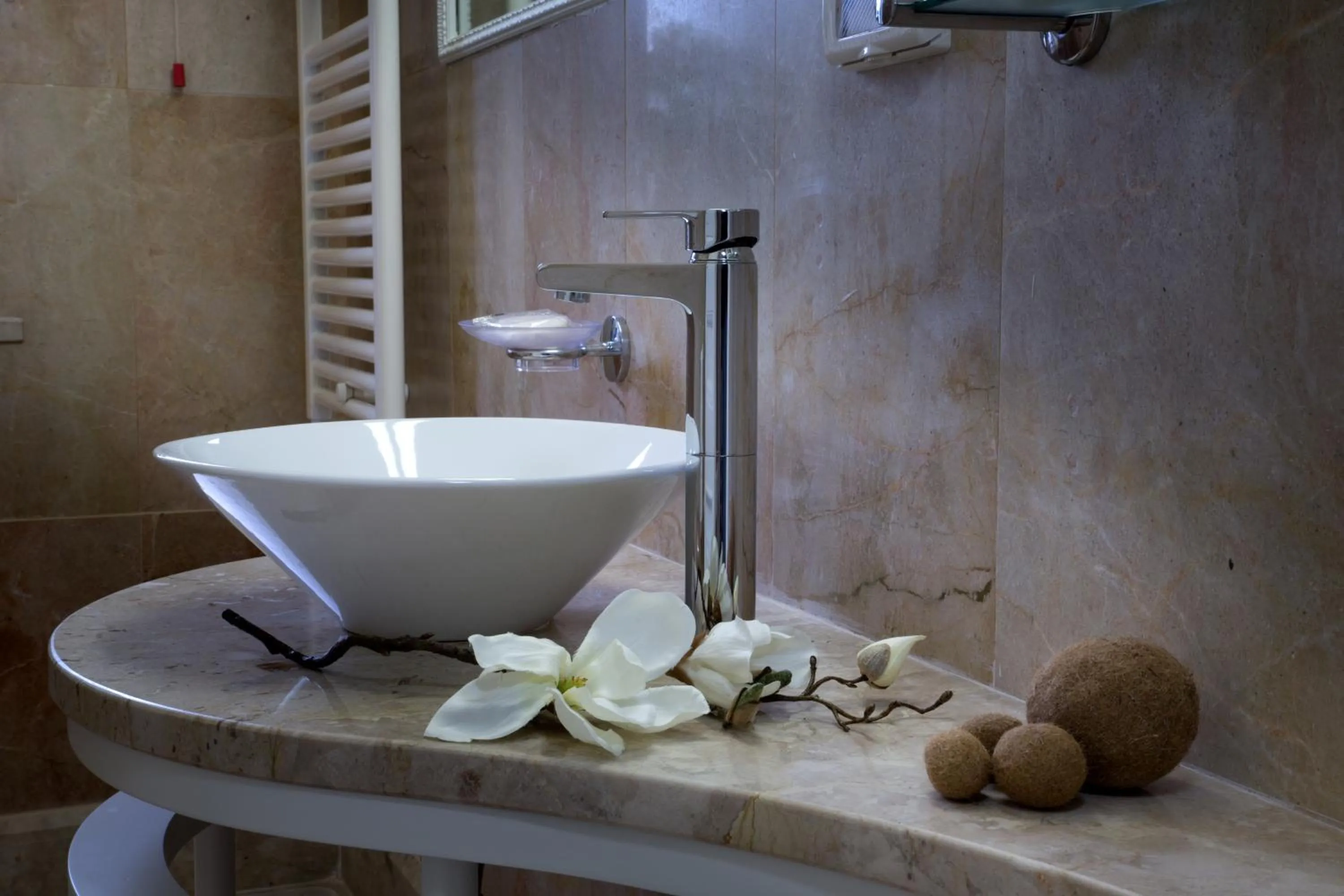 Bathroom in Delfino Beach Hotel