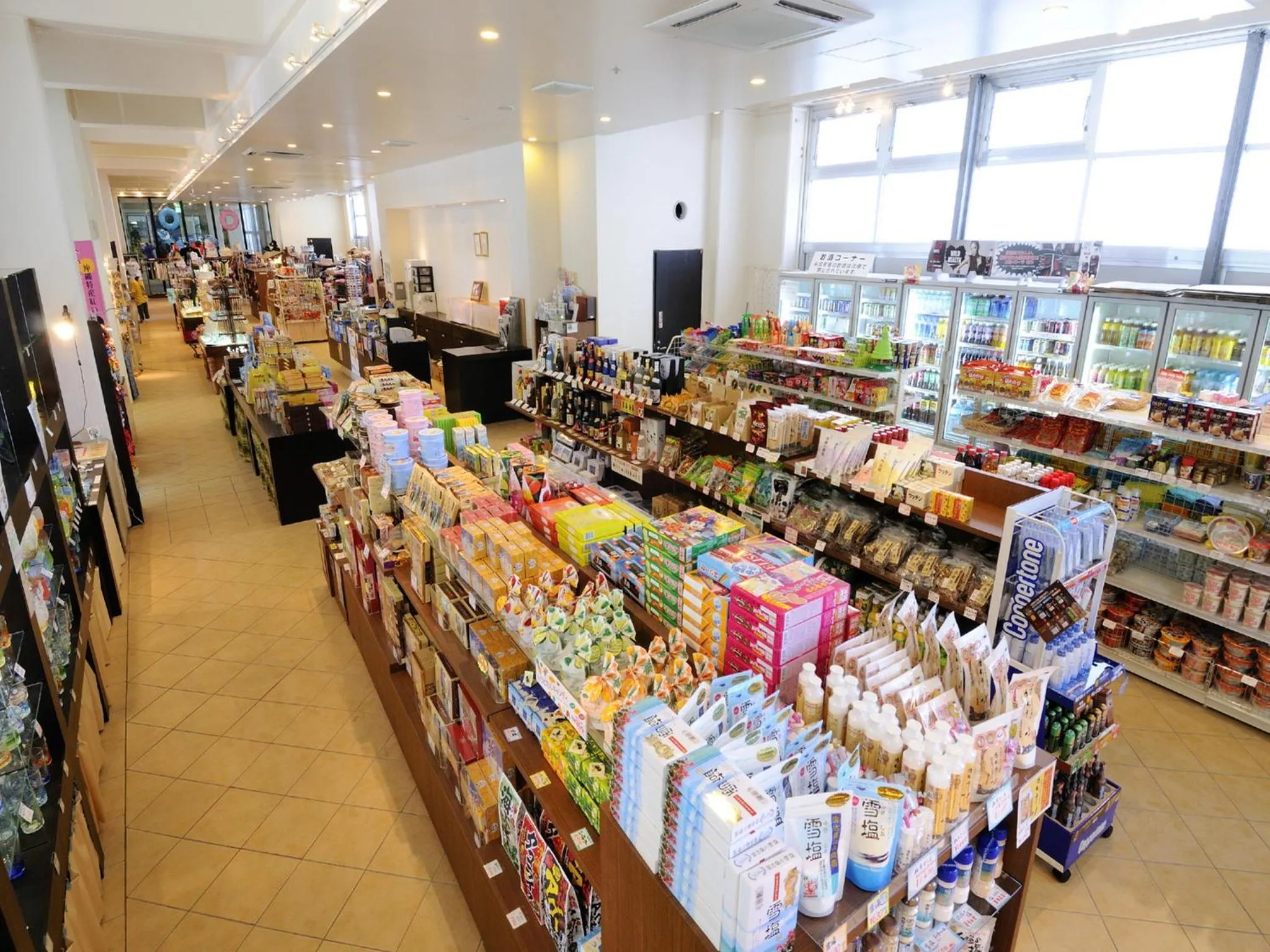 On-site shops in The Moon Beach Museum Resort