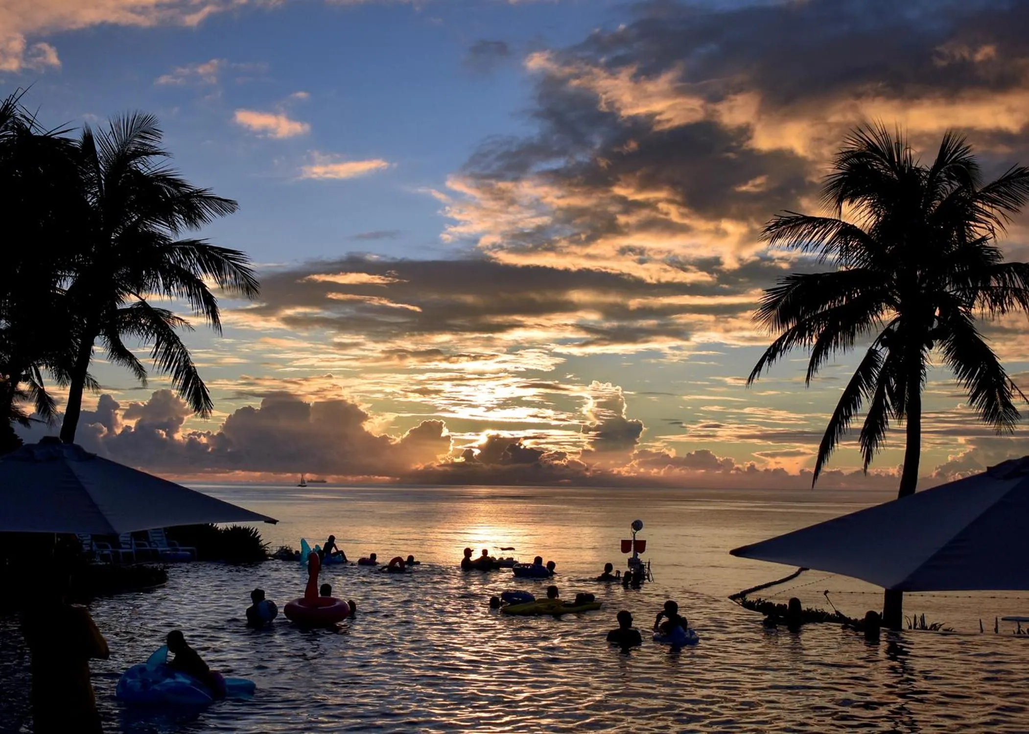 Swimming pool in The Moon Beach Museum Resort