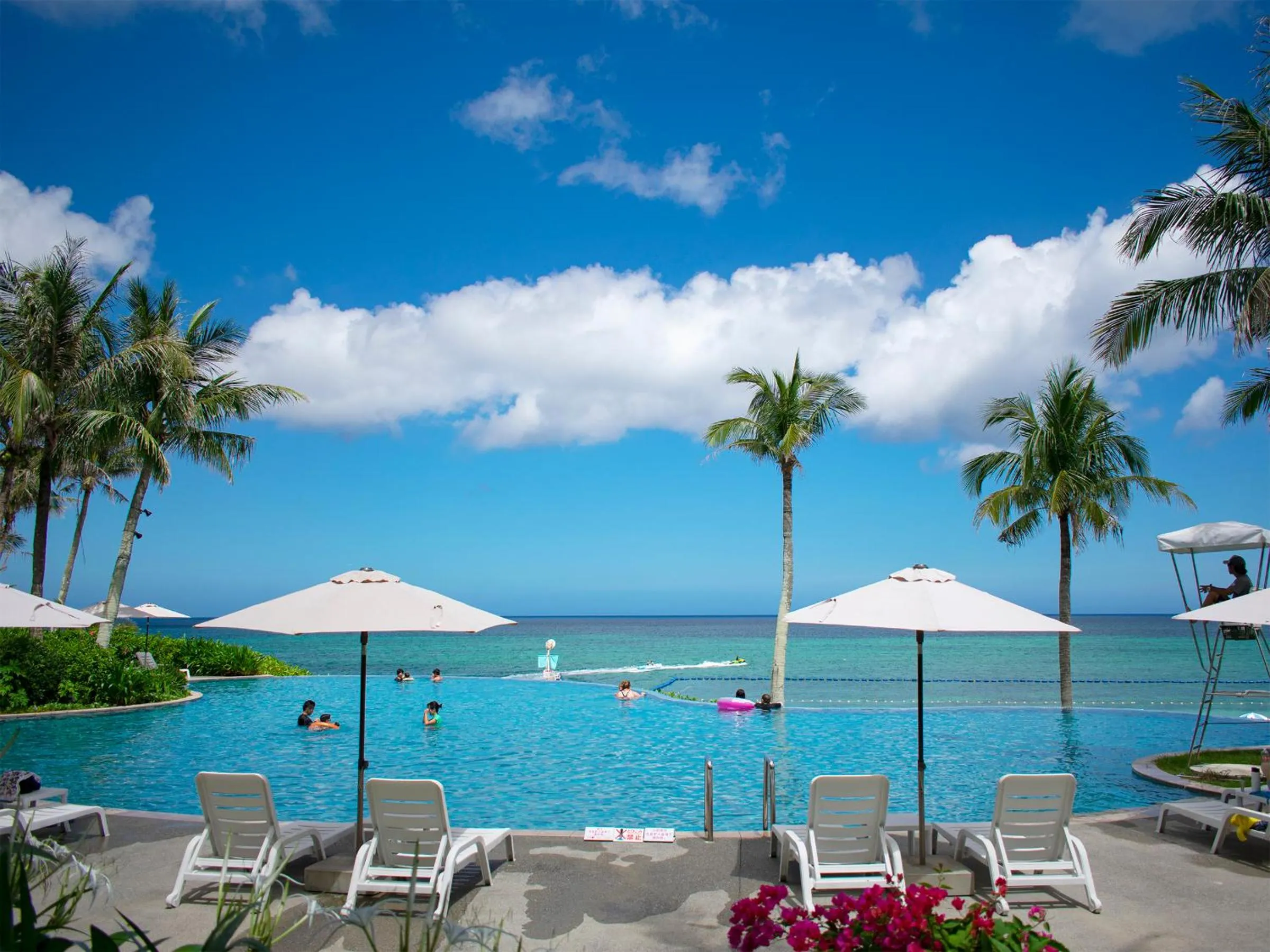 Day in The Moon Beach Museum Resort