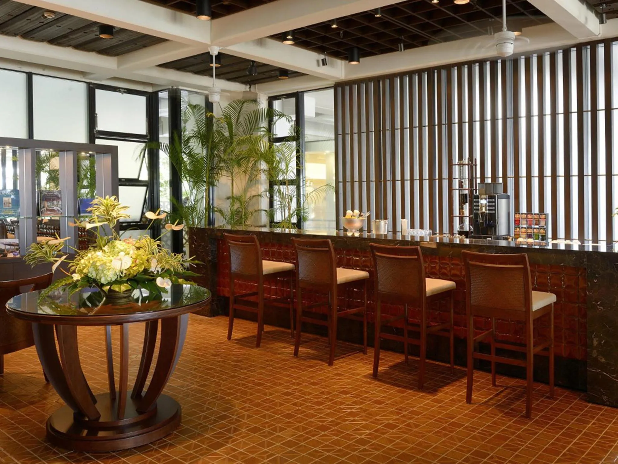 Lounge or bar in The Moon Beach Museum Resort