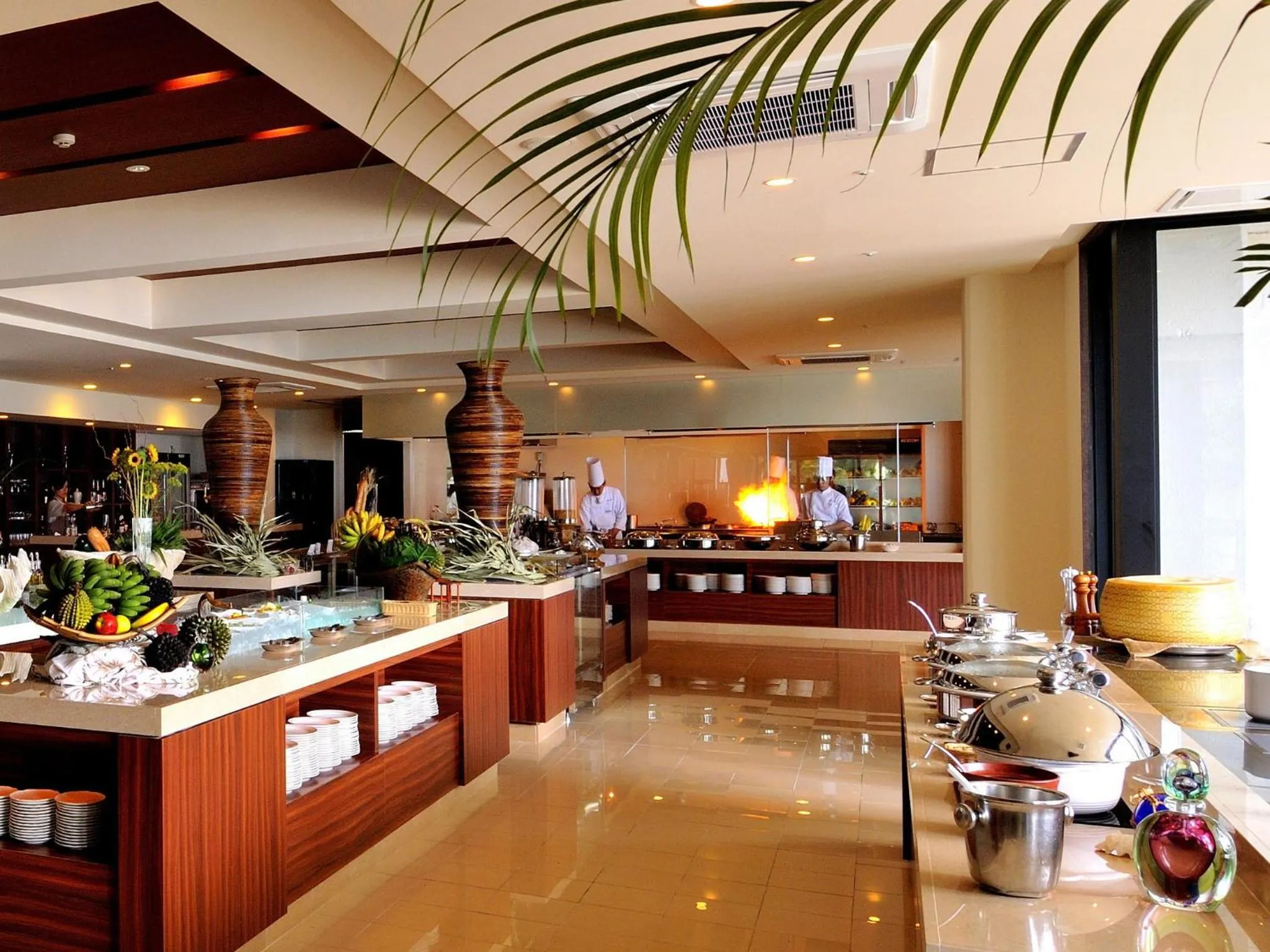 Restaurant/places to eat in The Moon Beach Museum Resort