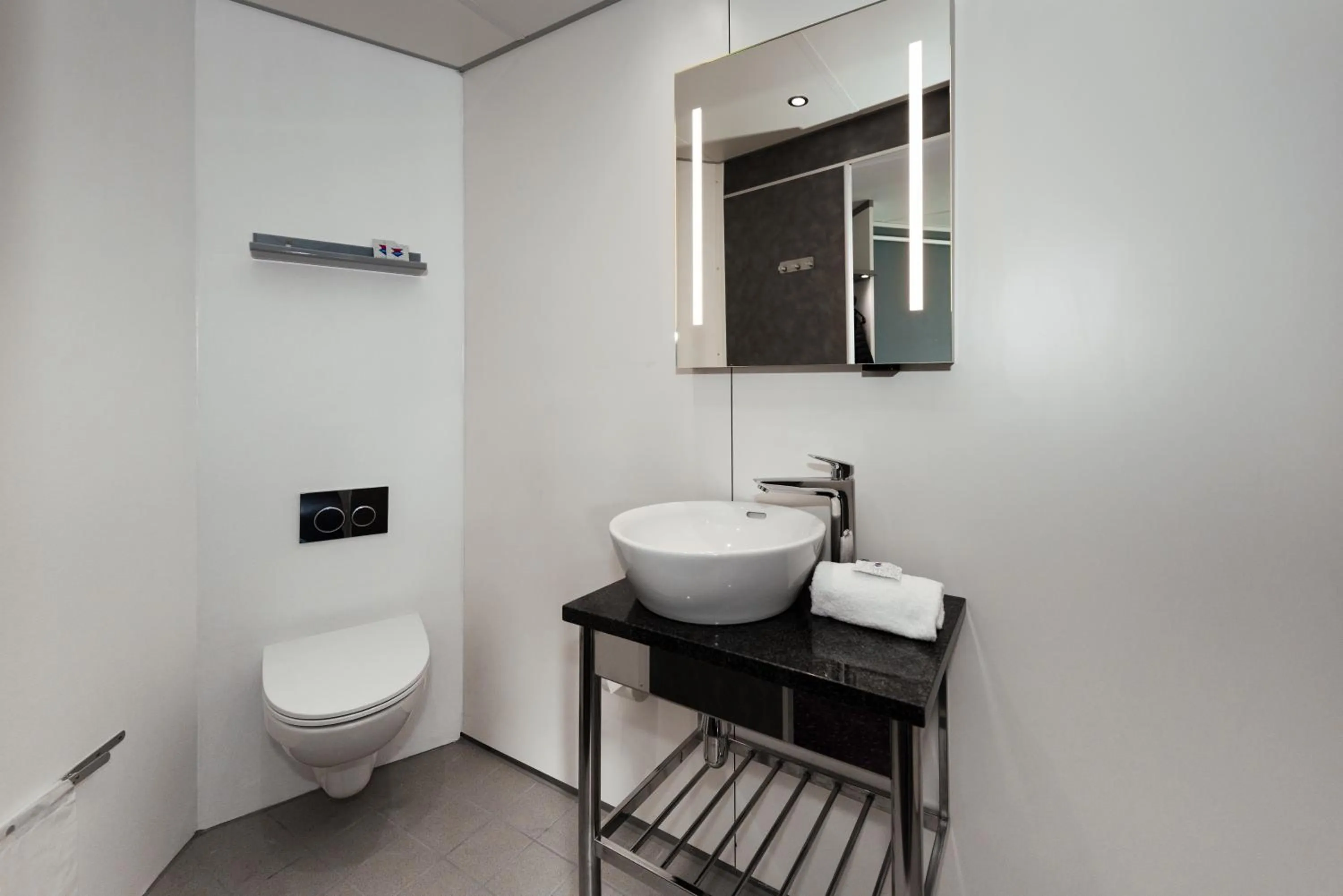 Toilet in Cabinn Copenhagen