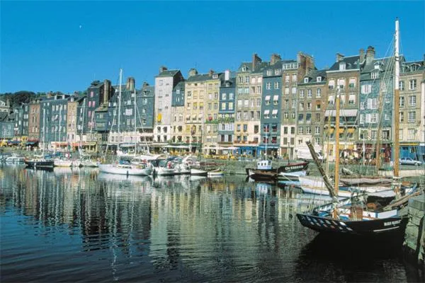 Neighbourhood in LA TRANQUILITE