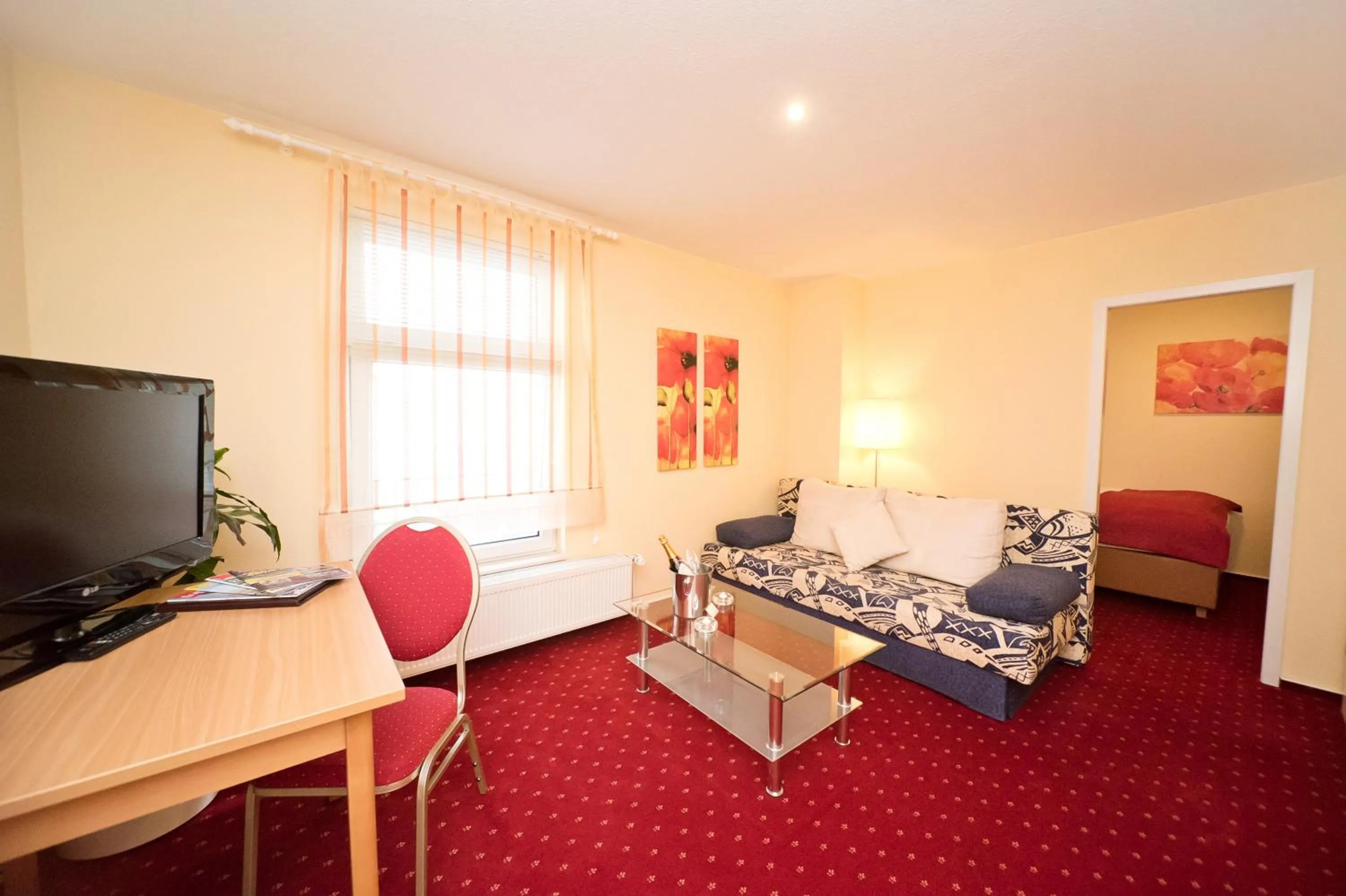 TV and multimedia, Bed in City-Hotel Am Wasserturm Halle