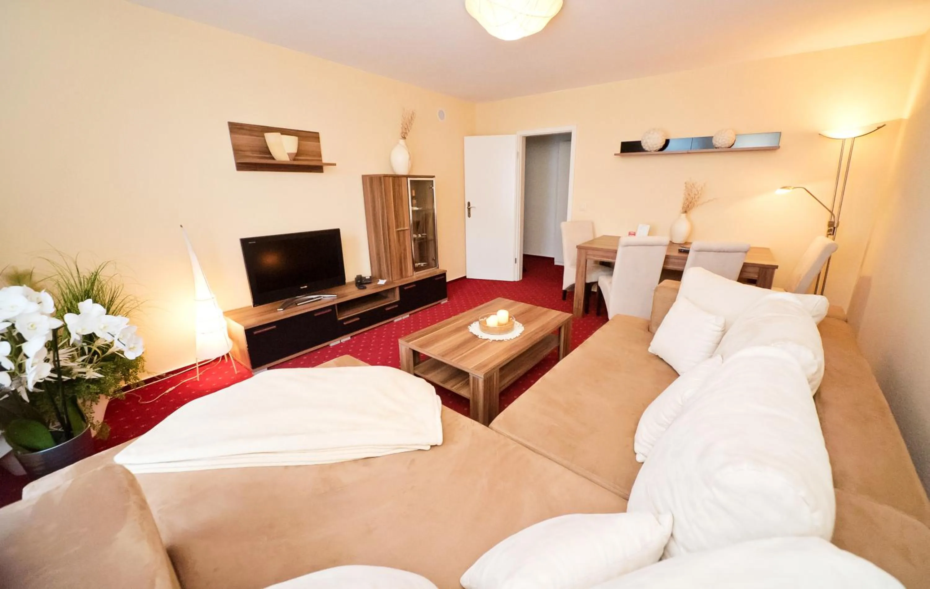 Living room, Bed in City-Hotel Am Wasserturm Halle