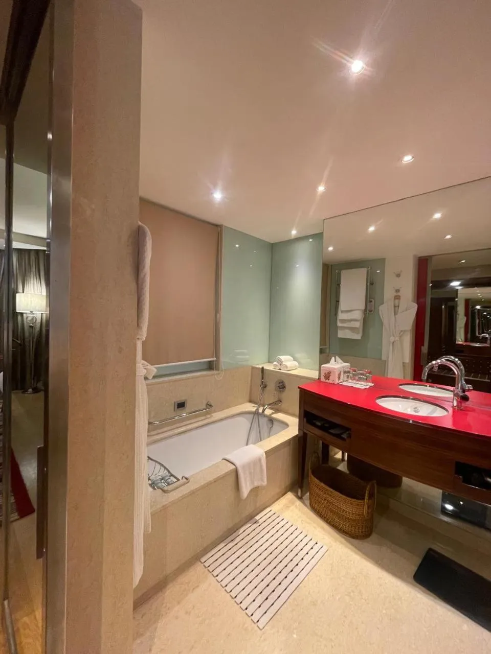Bath in ITC Maurya, a Luxury Collection Hotel, New Delhi