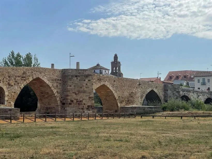 Nearby landmark in B&B Puente de Órbigo