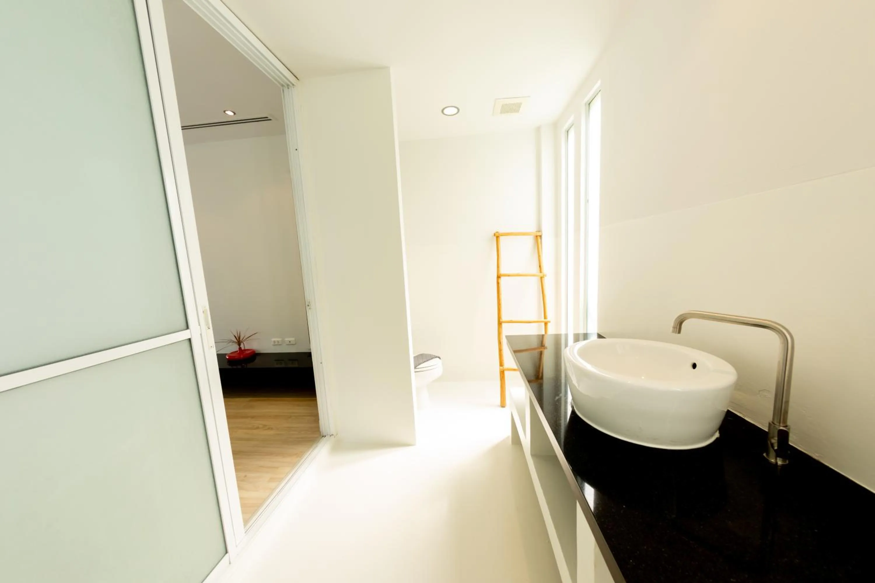 Bathroom, Bed in Kochira