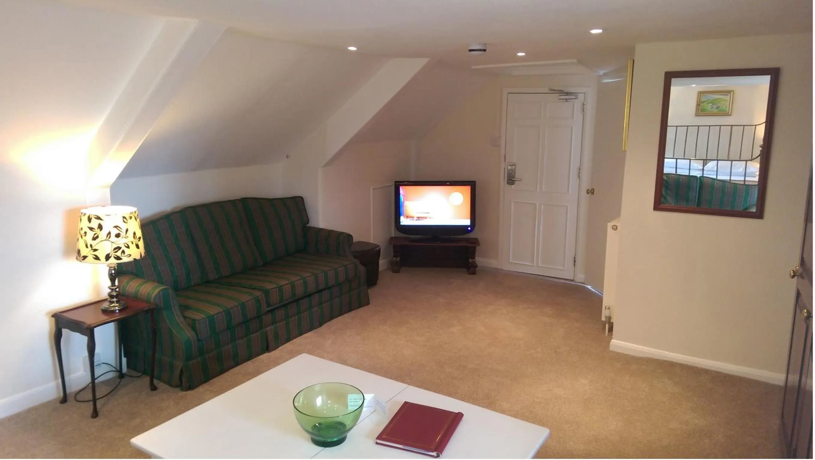 Bedroom in The Globe Inn