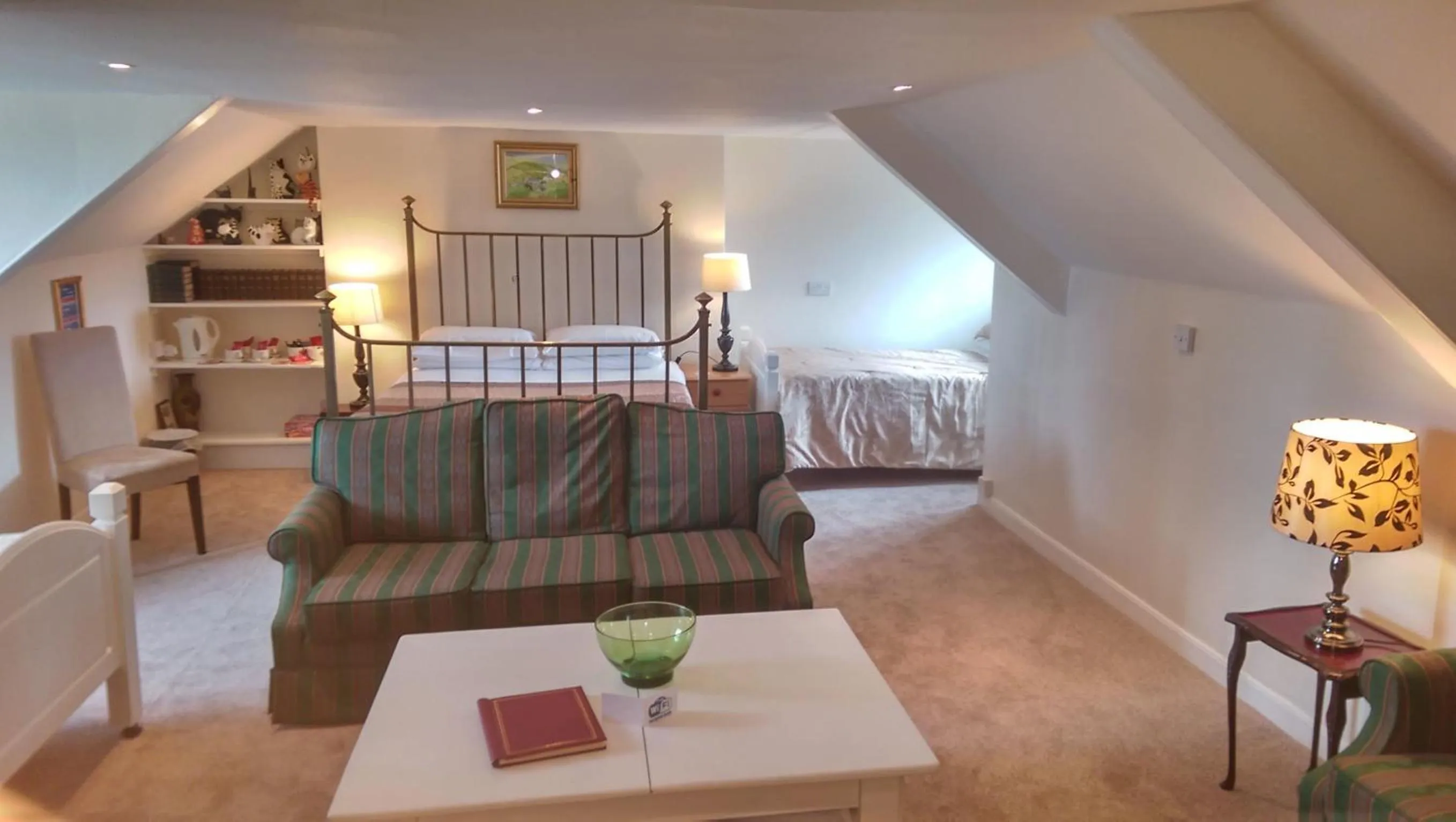 Bedroom in The Globe Inn