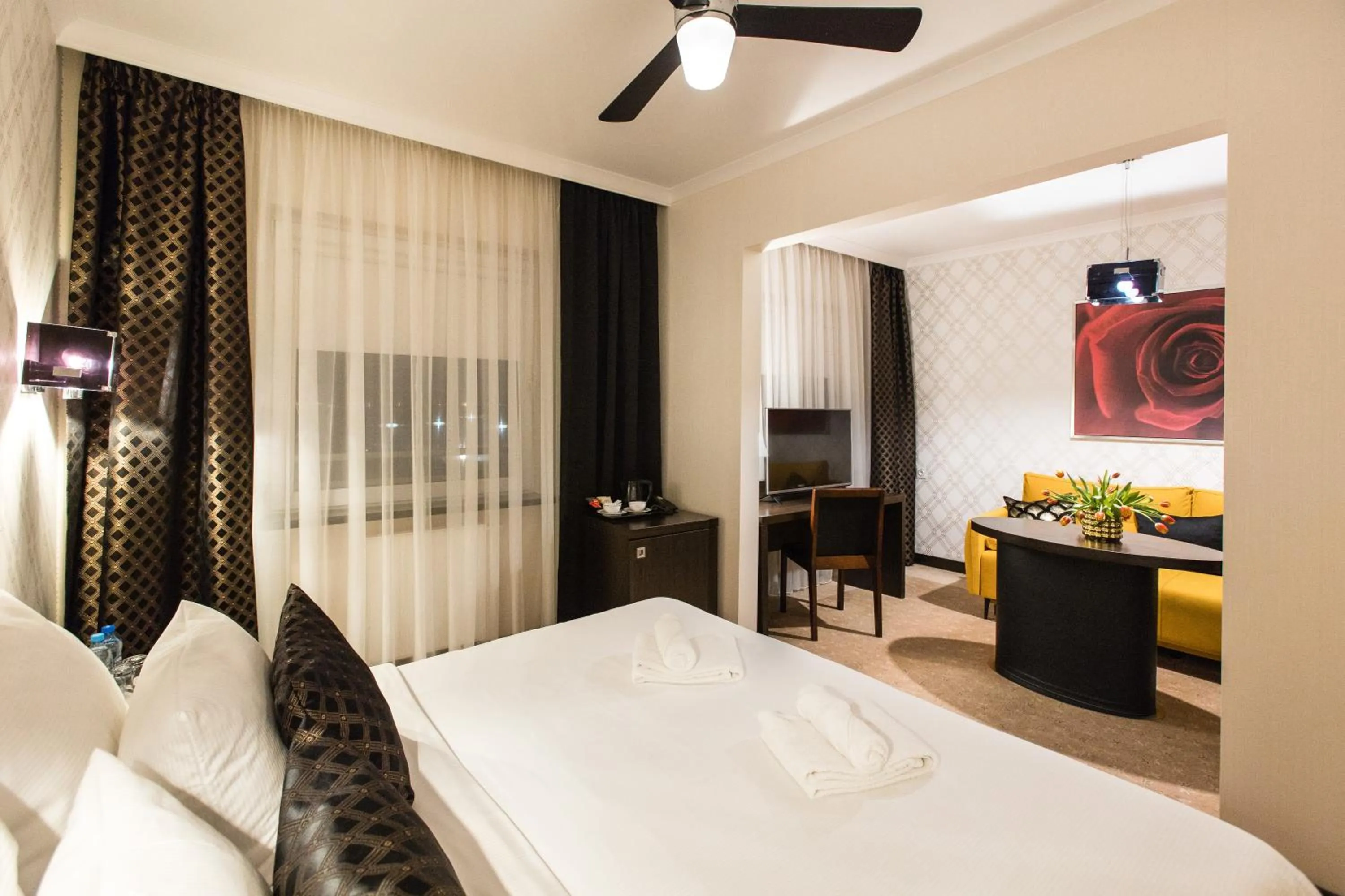 Photo of the whole room, Bed in Hotel Iskierka Business & Spa