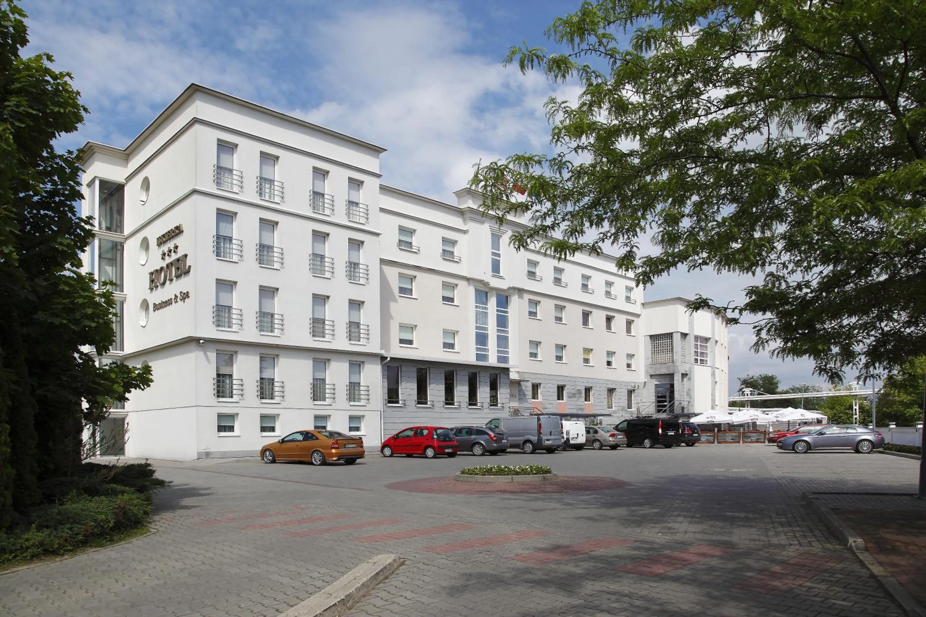 Property building in Hotel Iskierka Business & Spa