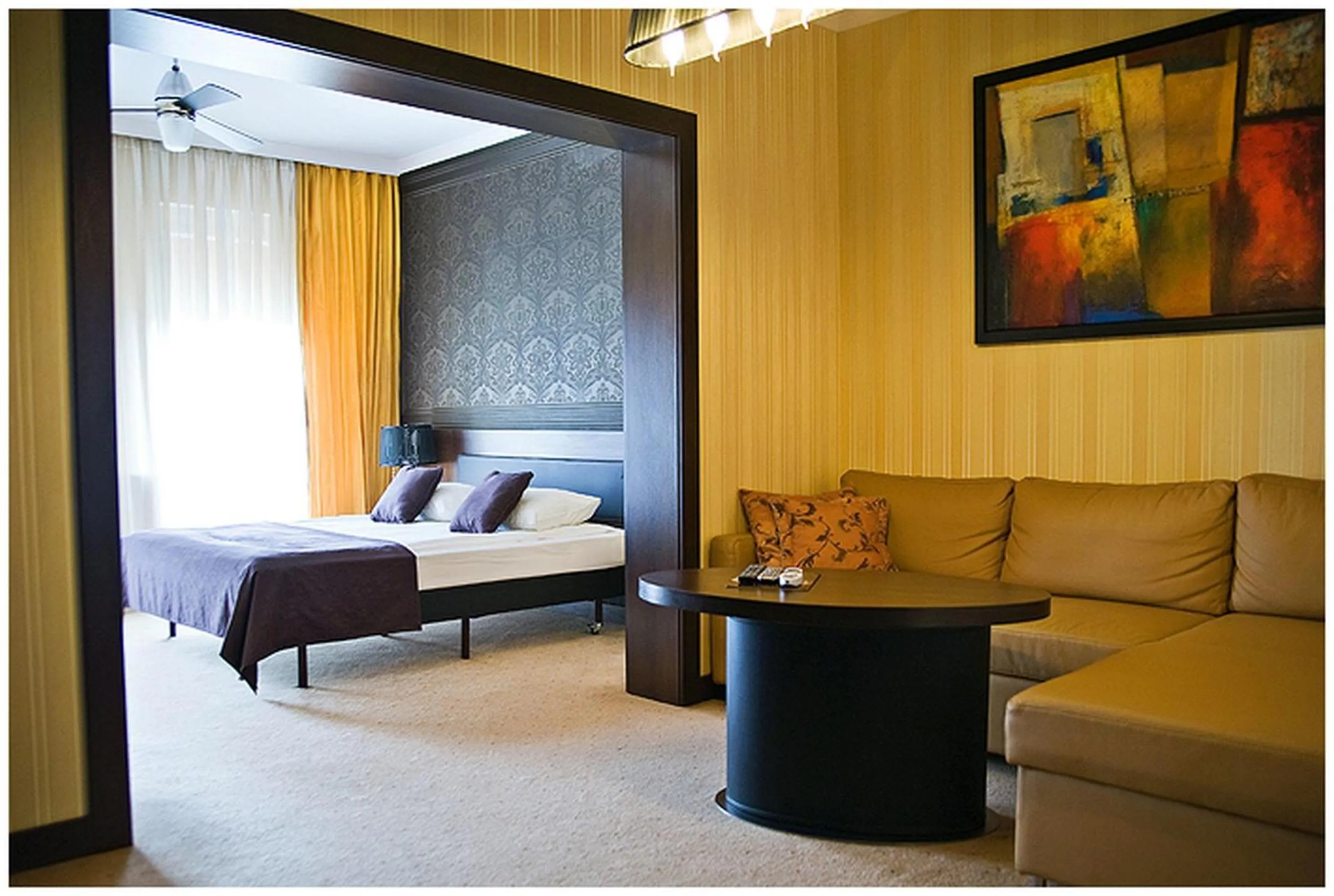 Living room, Bed in Hotel Iskierka Business & Spa