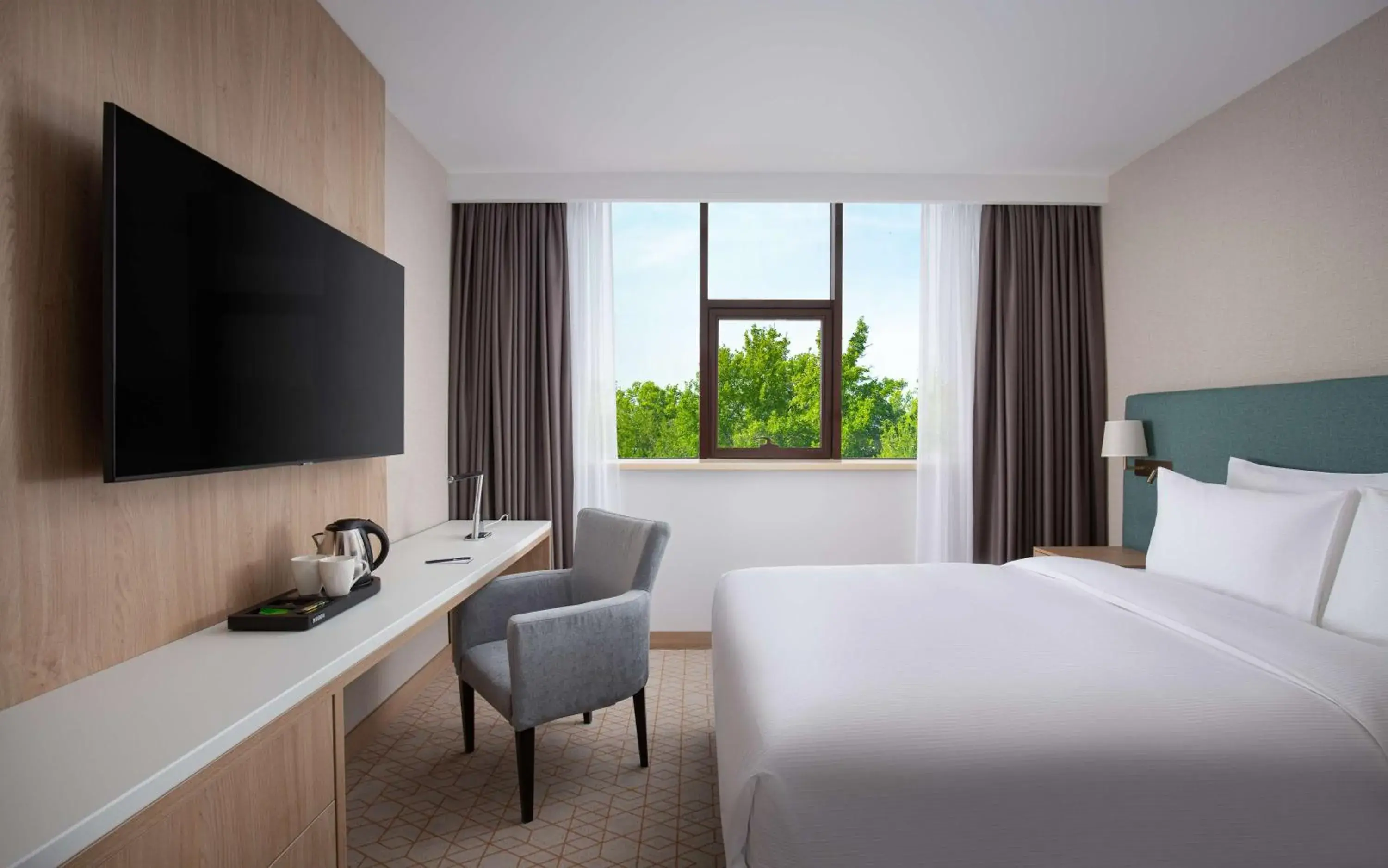 Deluxe Queen Room in DoubleTree by Hilton Shymkent Deluxe Queen Room in DoubleTree by Hilton Shymkent