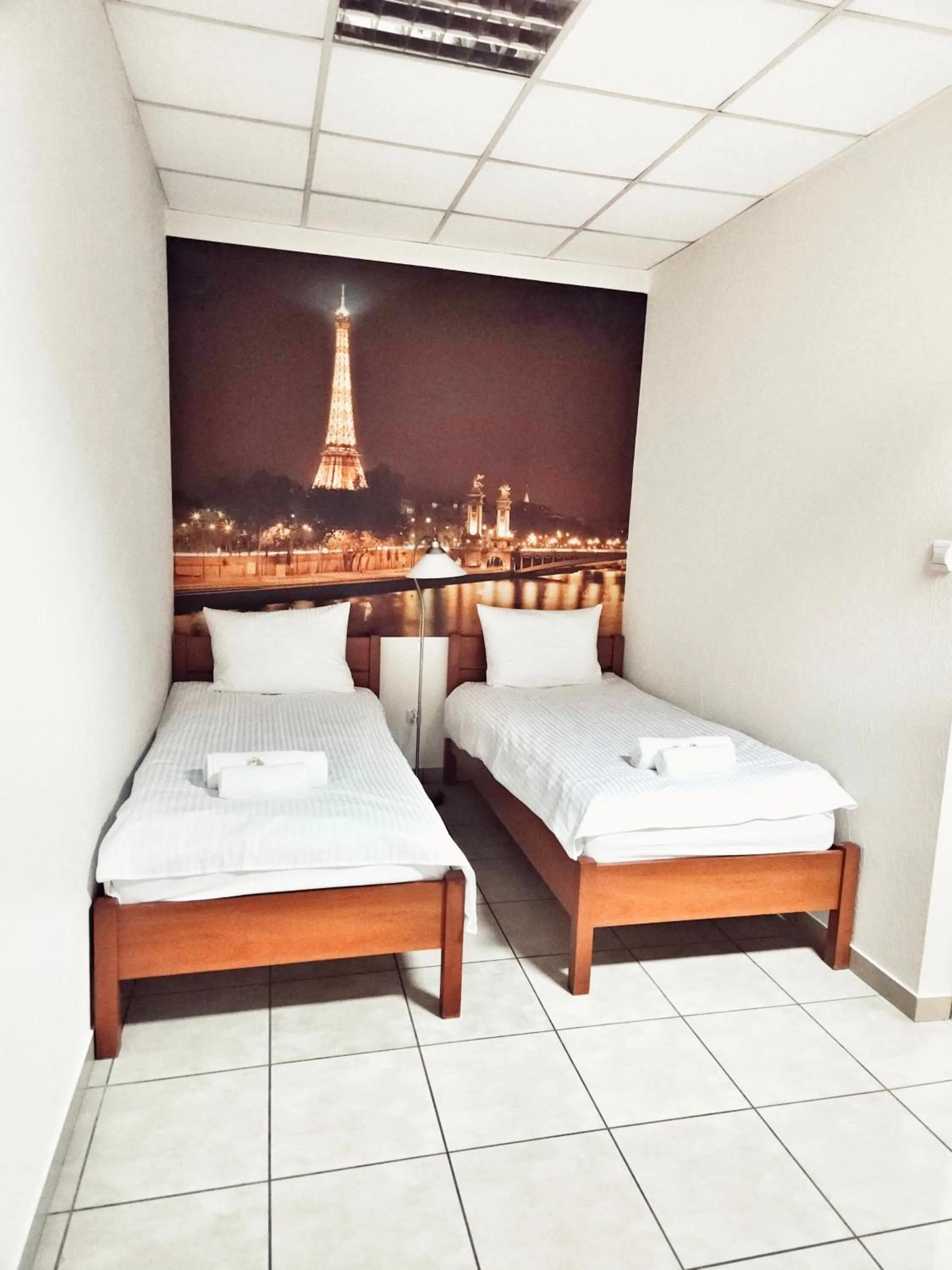 Bed in Hotel i Restauracja w Luboniu