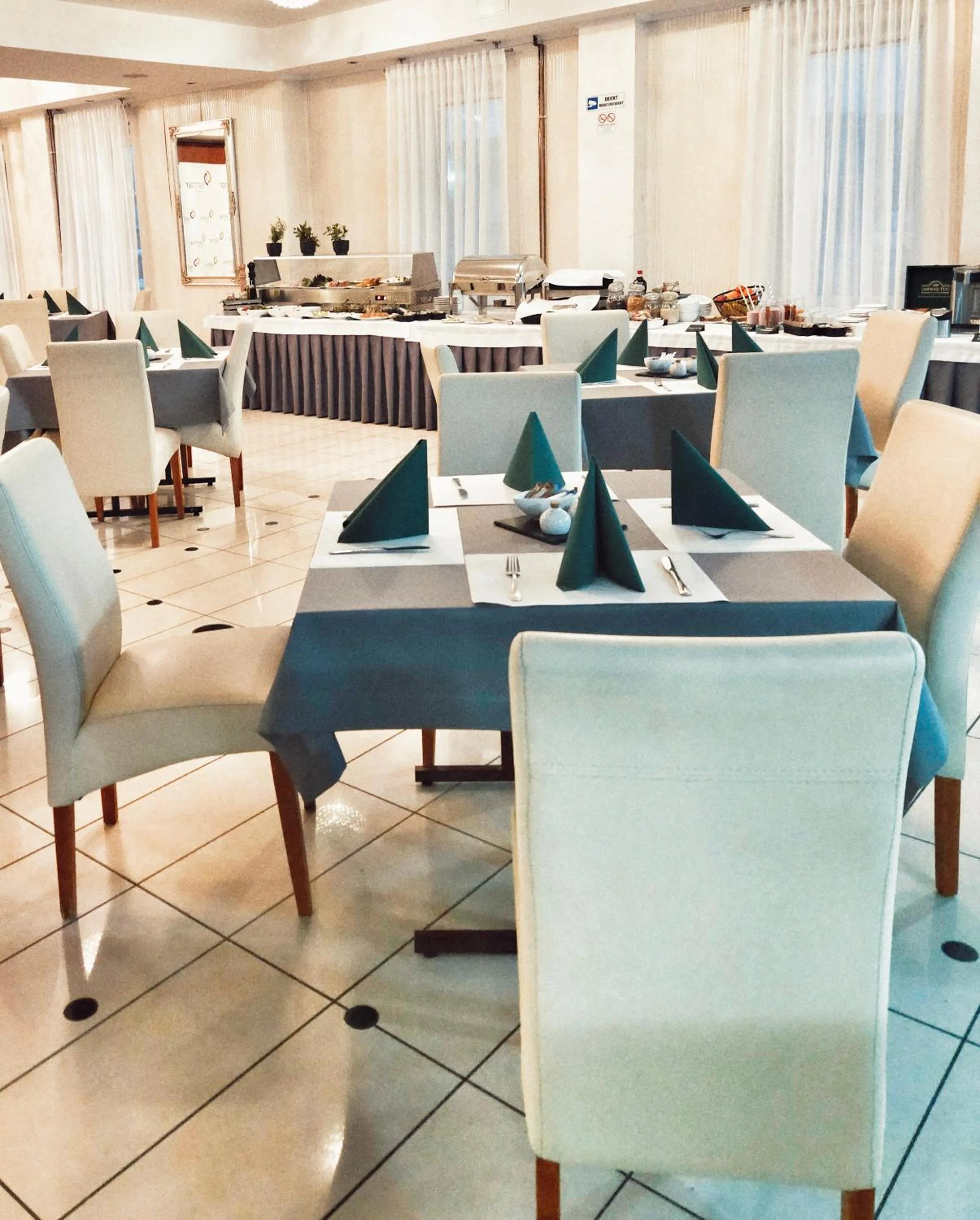 Restaurant/places to eat in Hotel i Restauracja w Luboniu