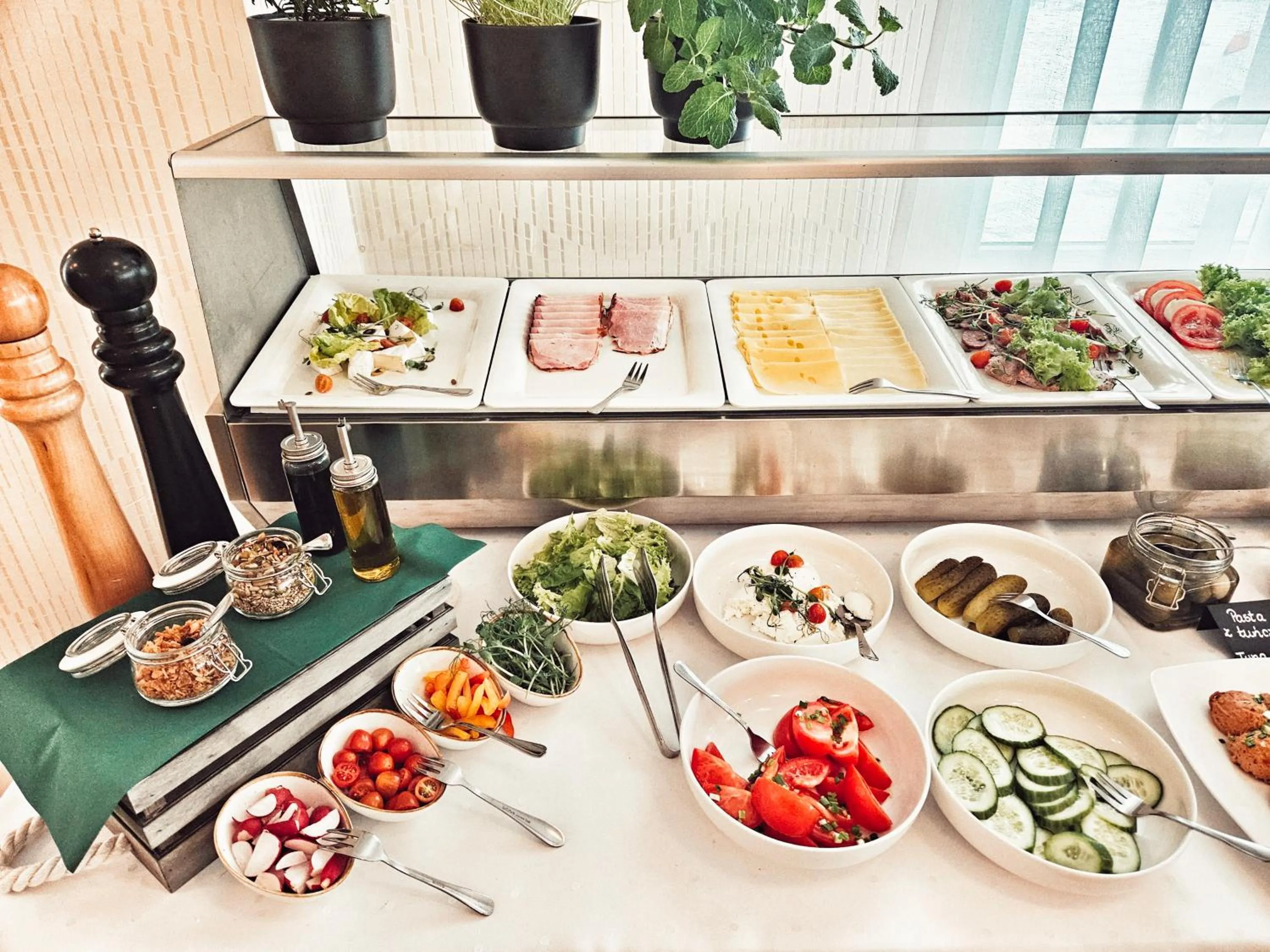 Breakfast in Hotel i Restauracja w Luboniu