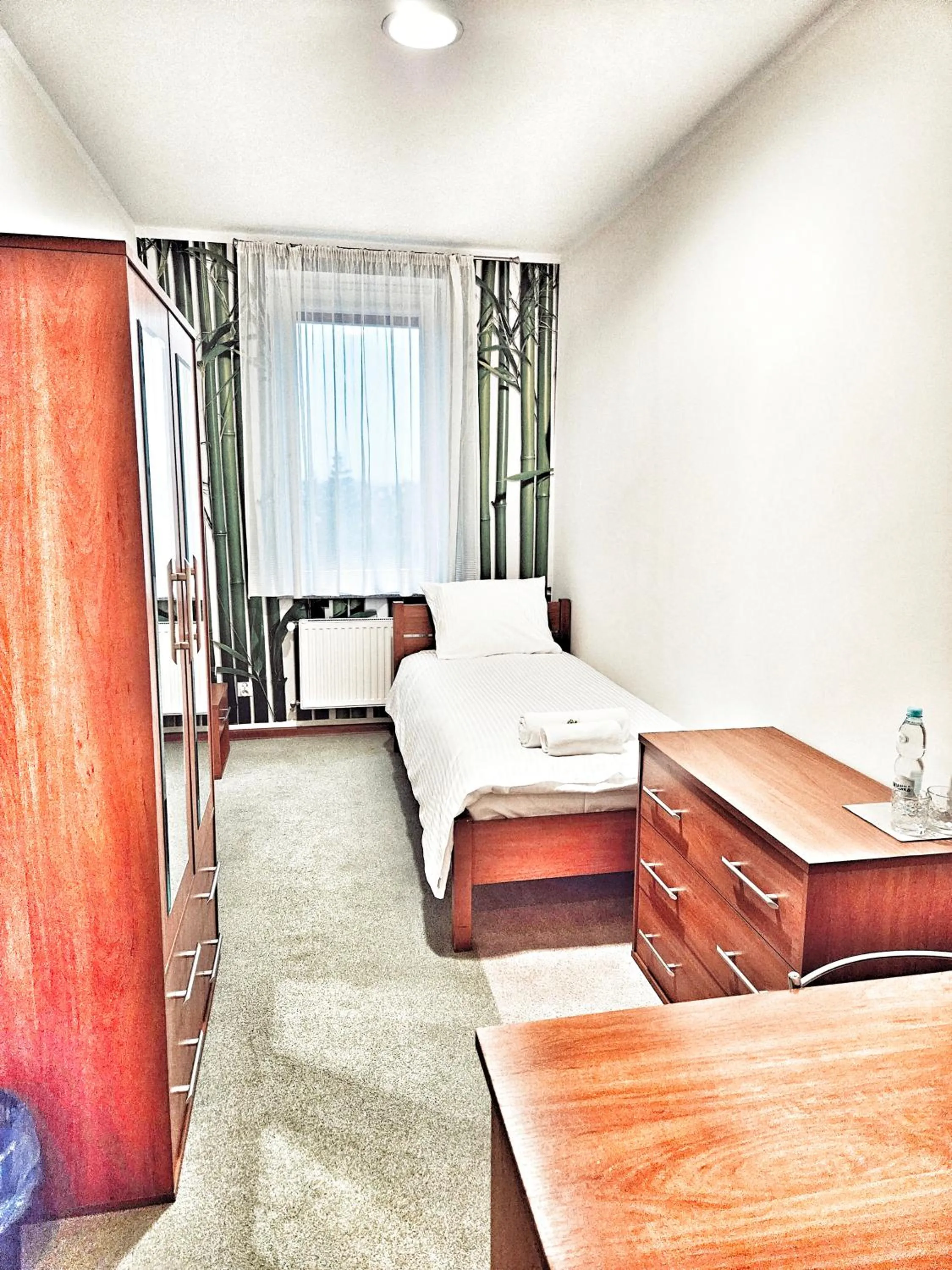 Bed in Hotel i Restauracja w Luboniu