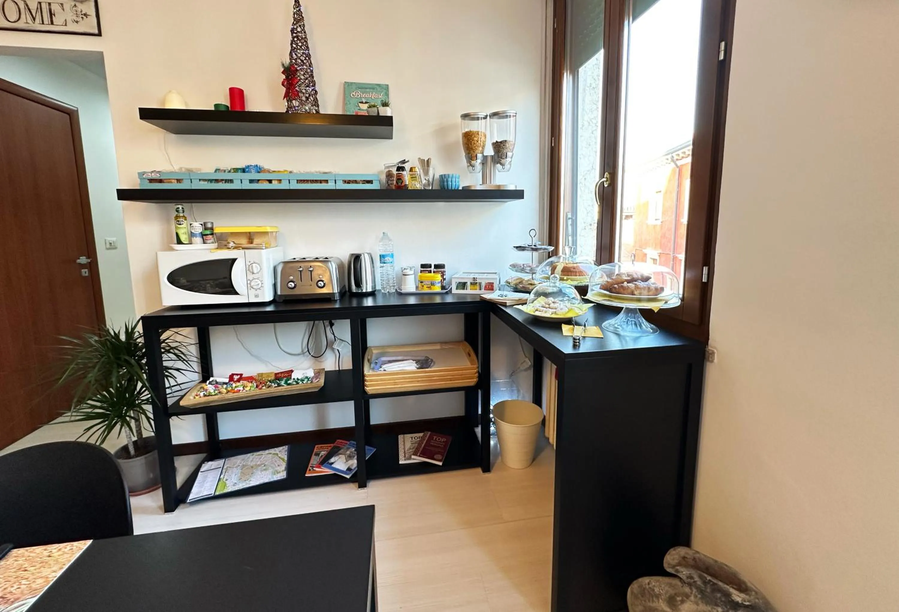 Kitchen or kitchenette in B&B Alla Casa di Lucia