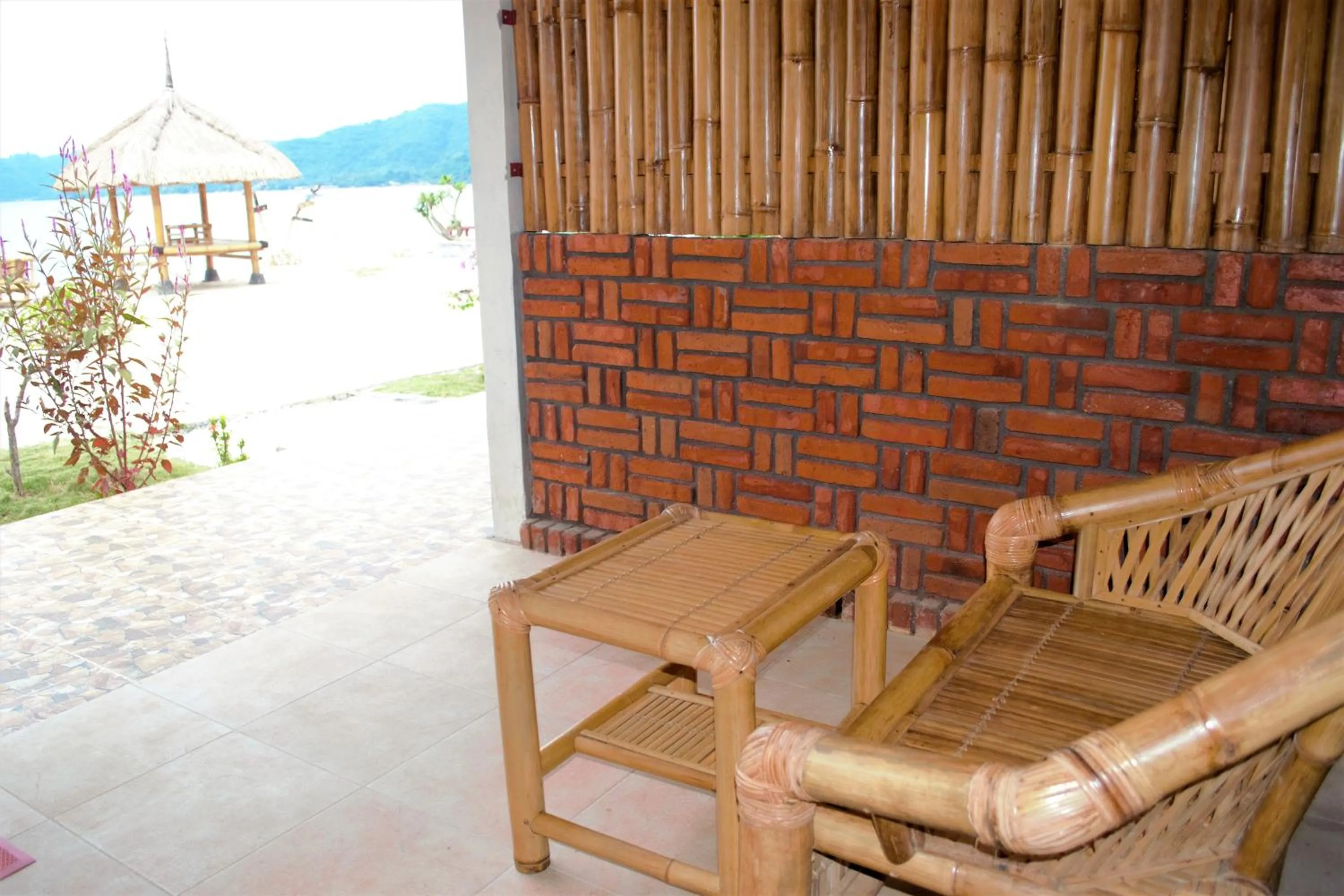 Day in Alden Beach House