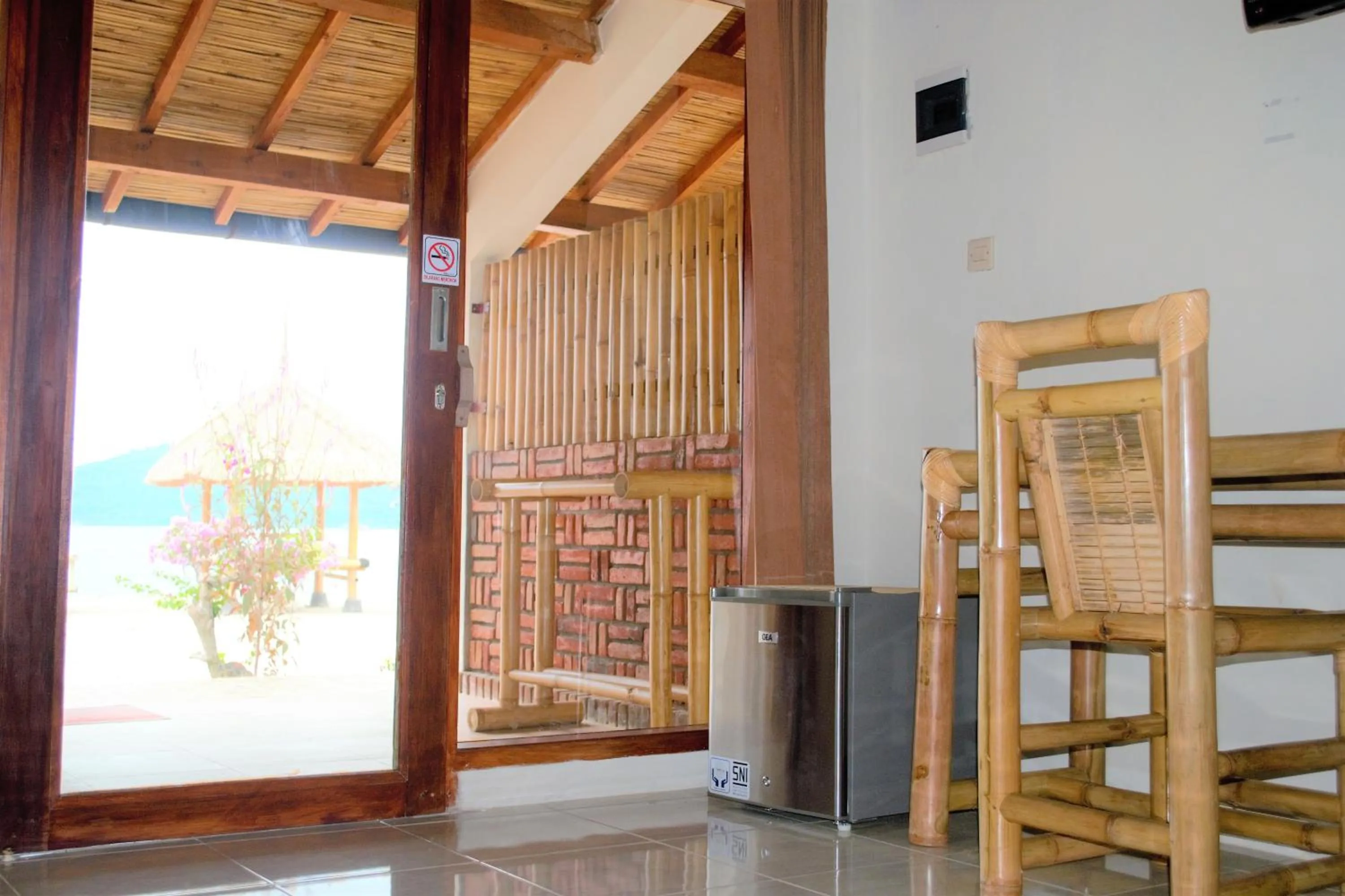 Day in Alden Beach House