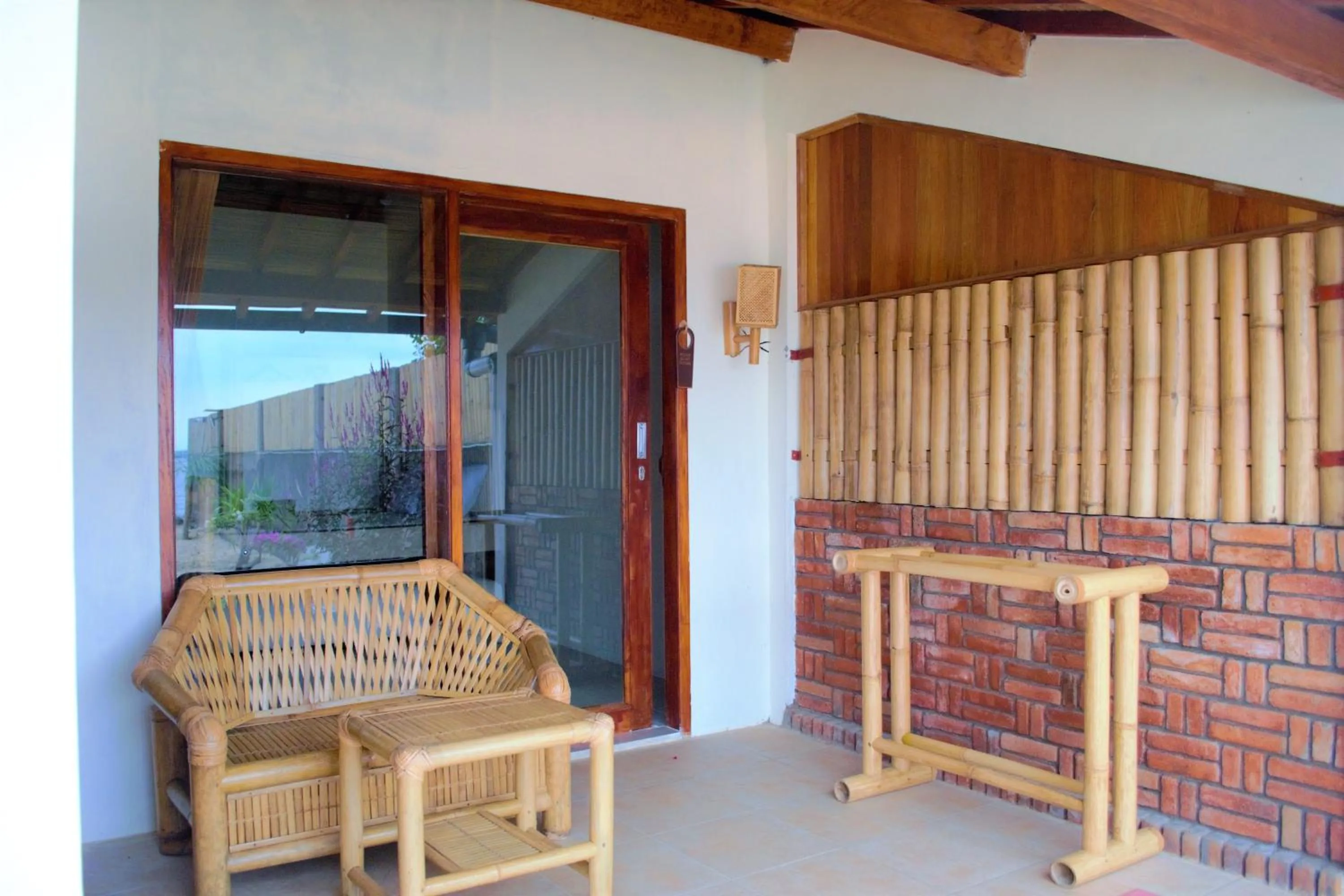 Day in Alden Beach House