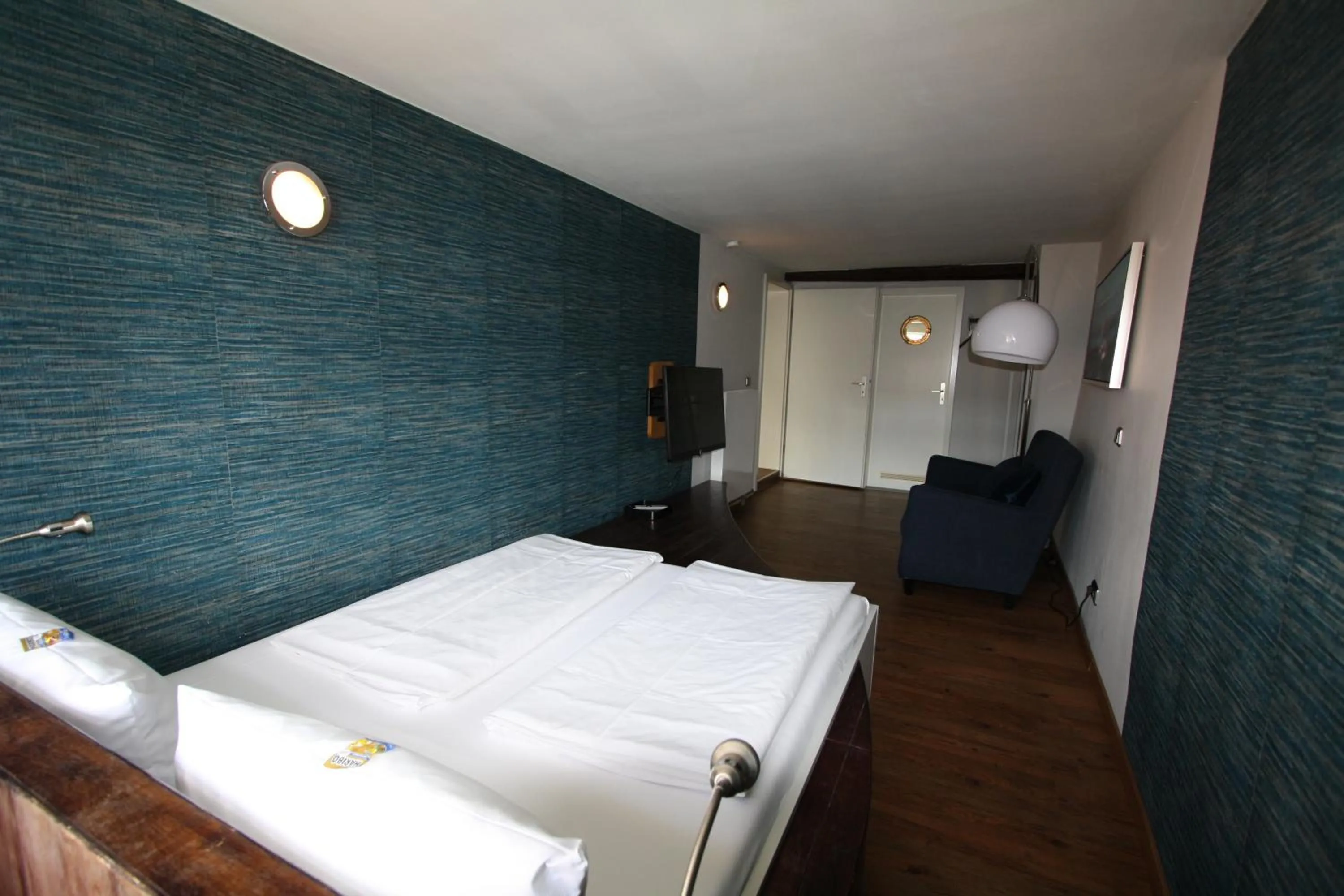 Photo of the whole room, Bed in Elements Hotel