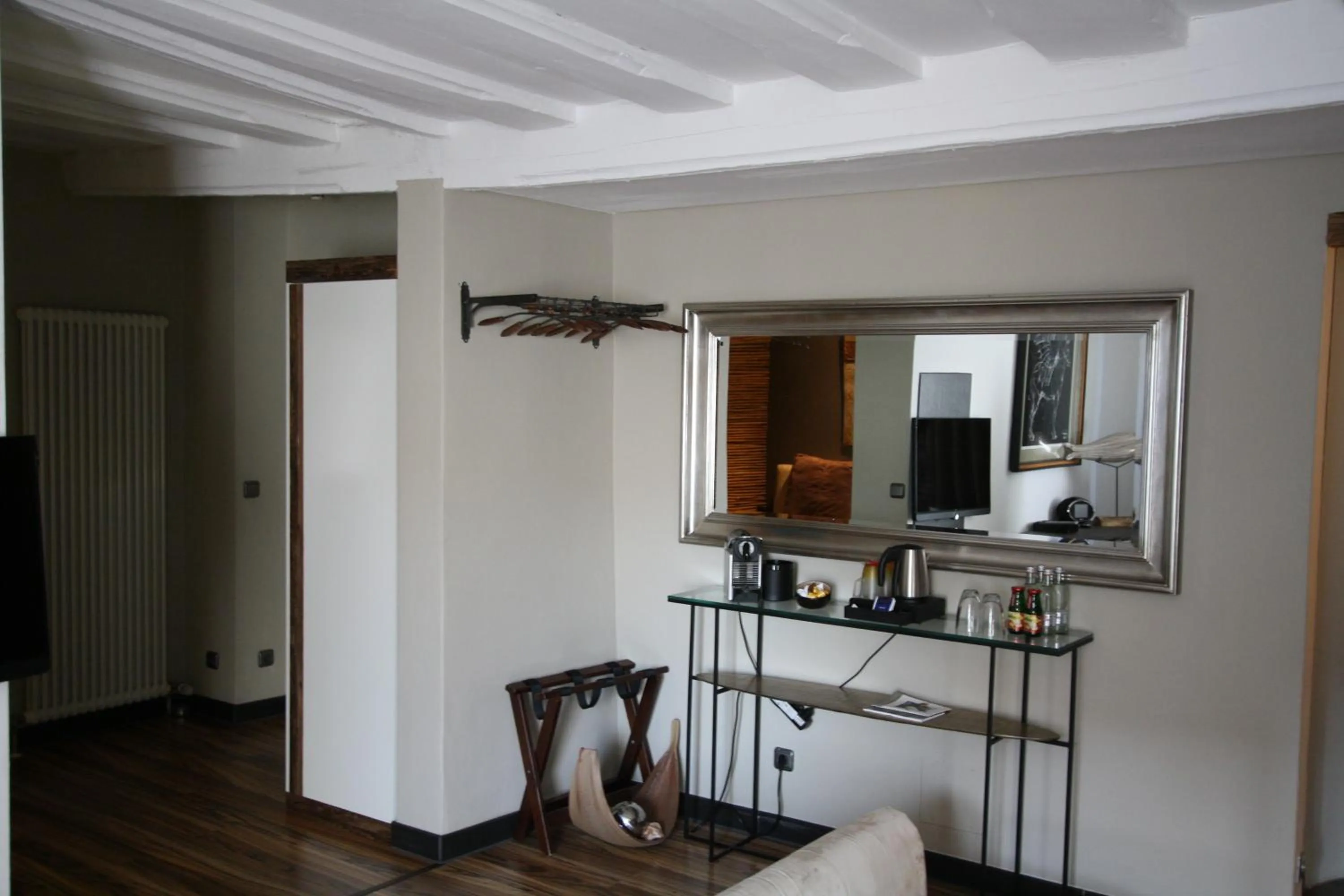 Photo of the whole room in Elements Hotel