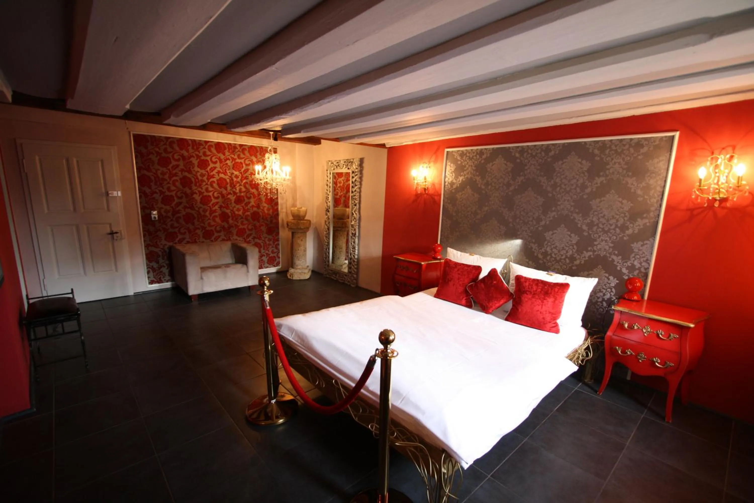 Photo of the whole room, Bed in Elements Hotel