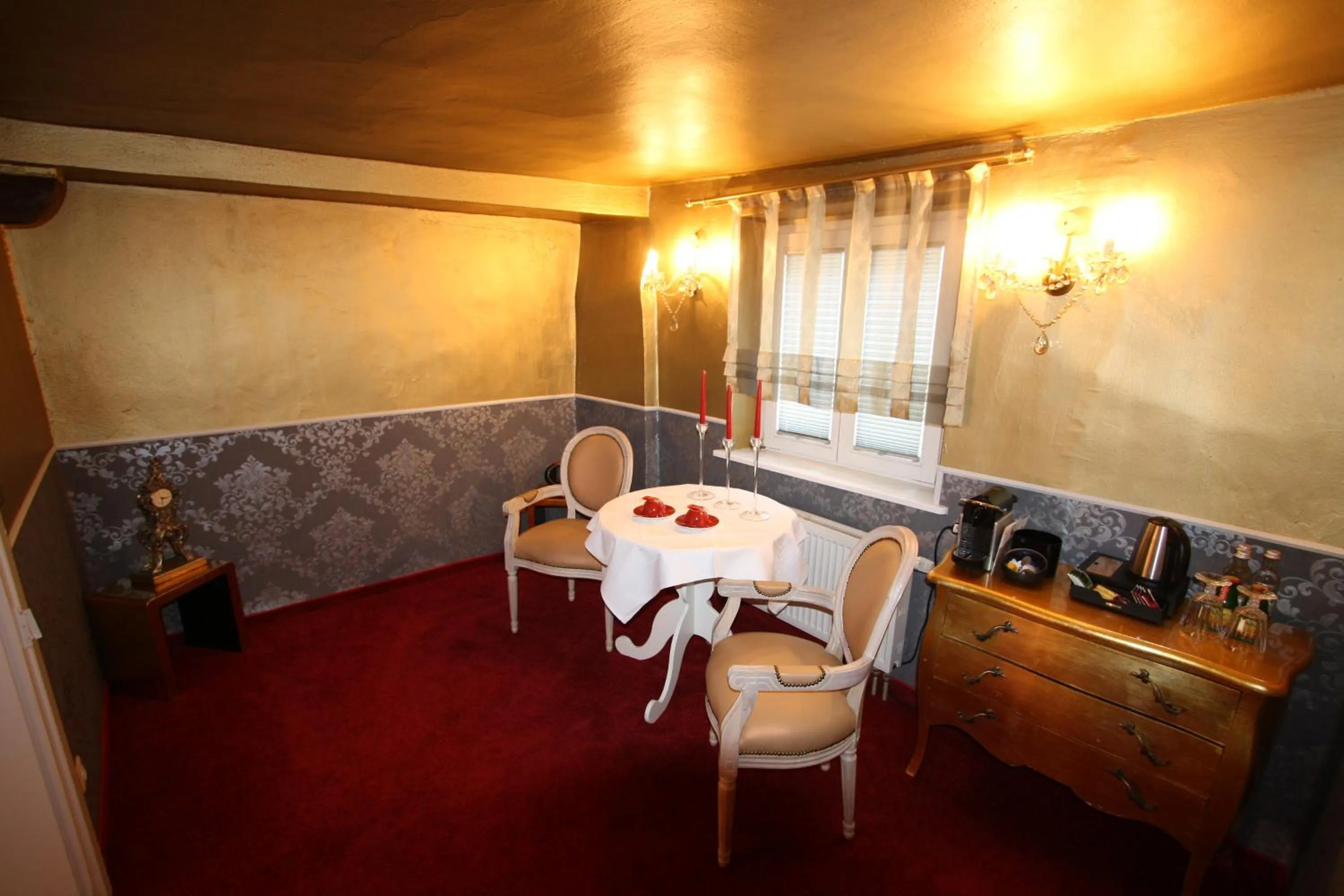 Photo of the whole room in Elements Hotel