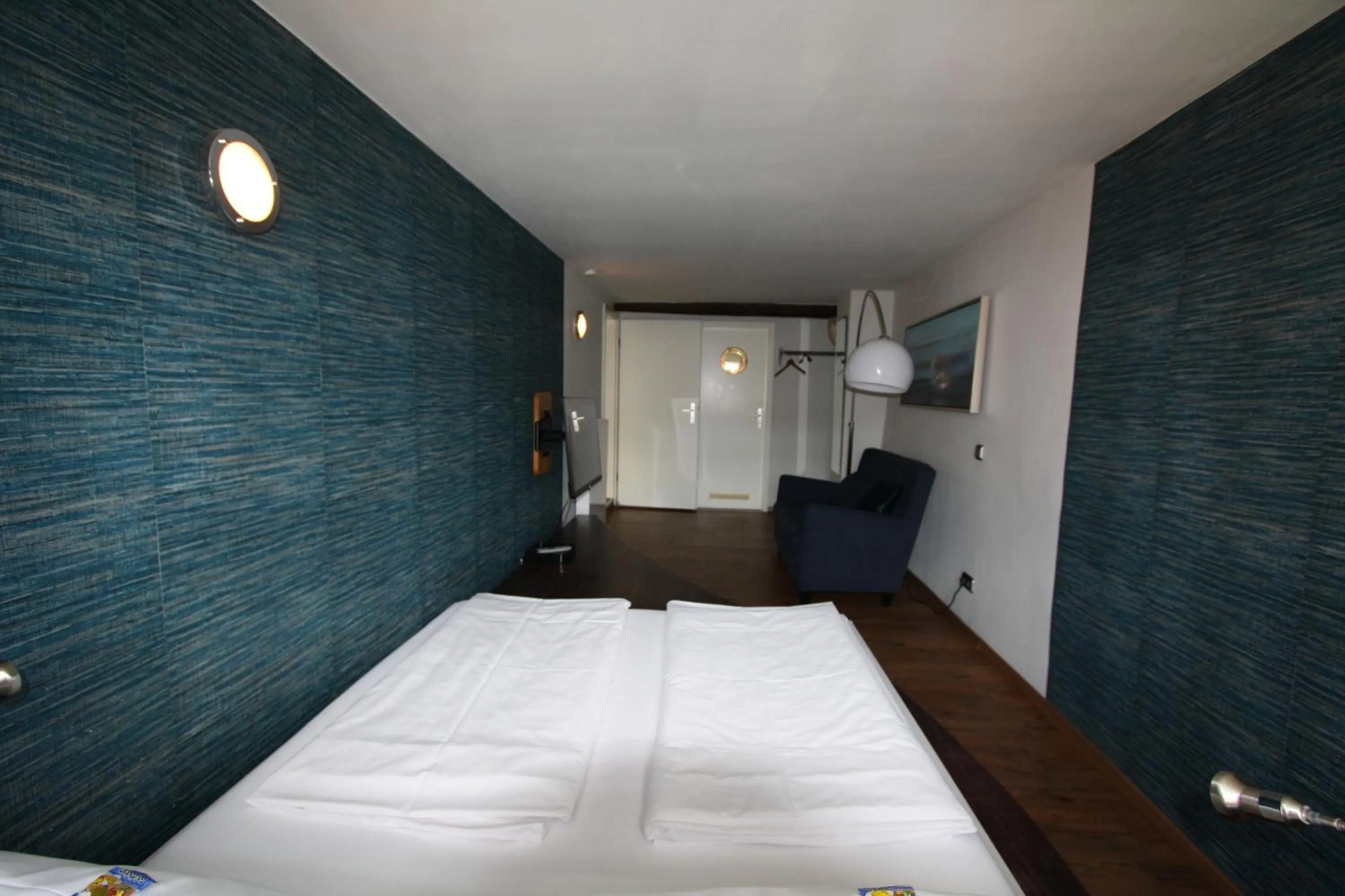 Photo of the whole room, Bed in Elements Hotel