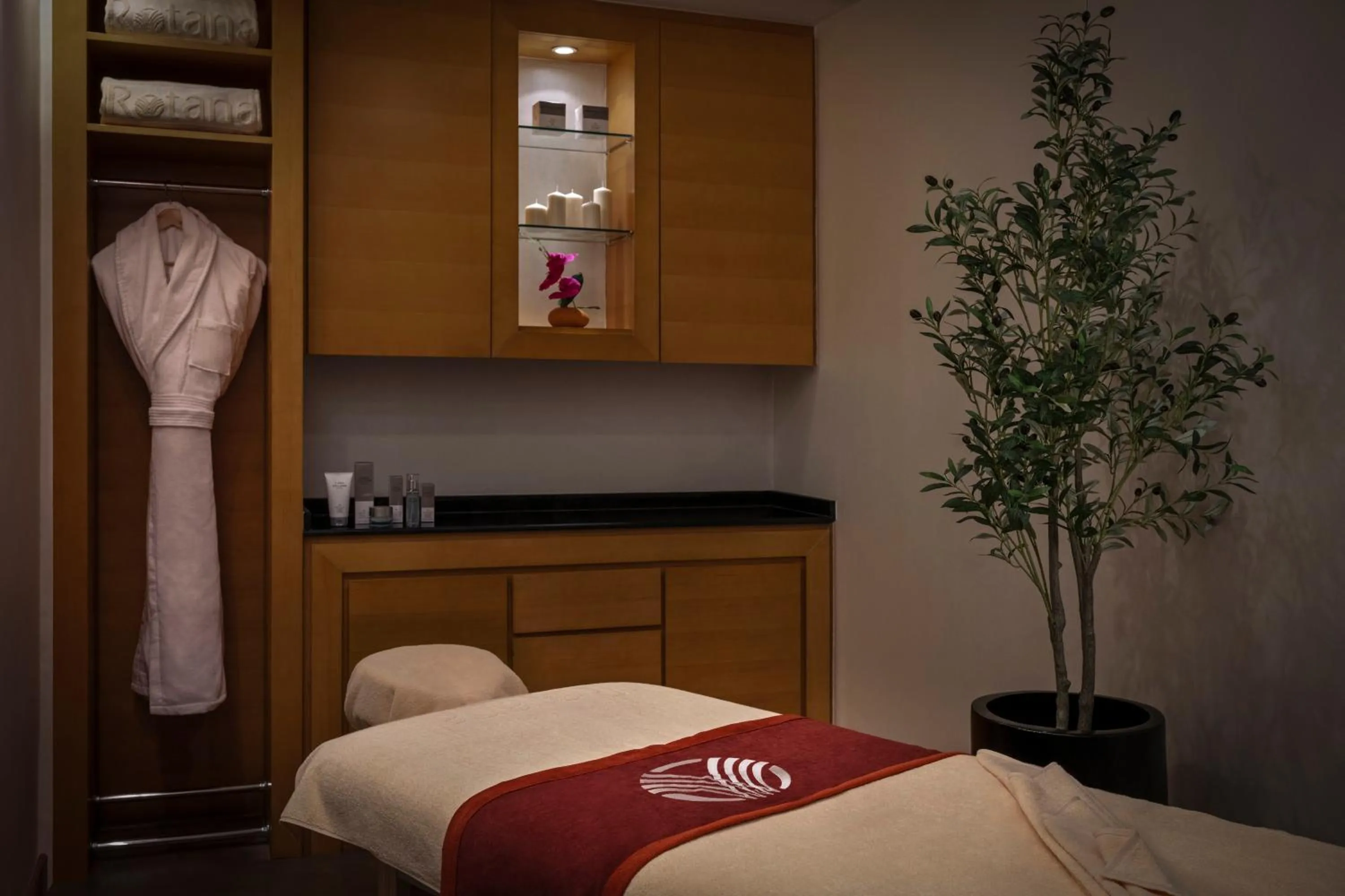 Spa and wellness centre/facilities, Bed in Park Rotana Abu Dhabi