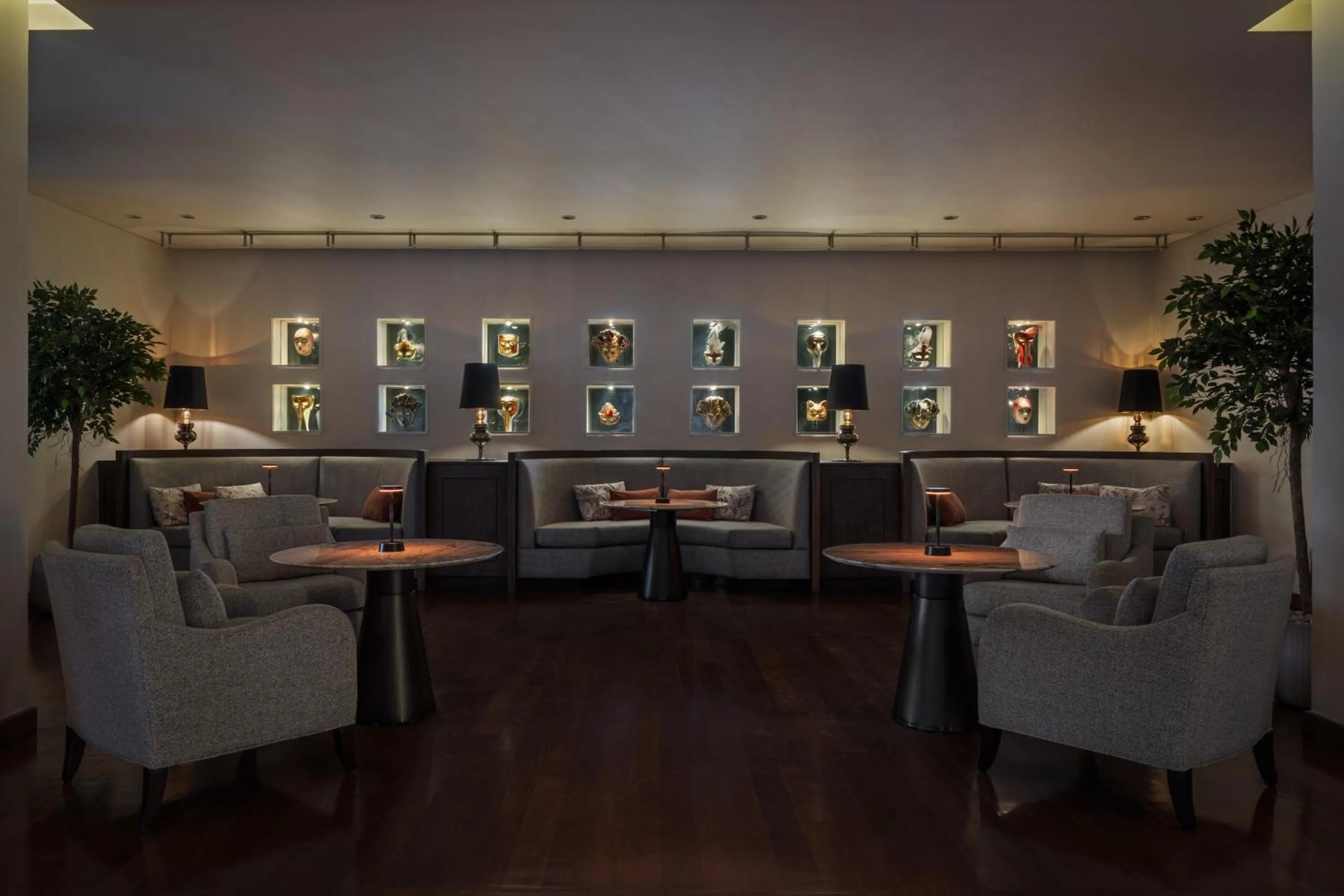 Restaurant/places to eat in Park Rotana Abu Dhabi