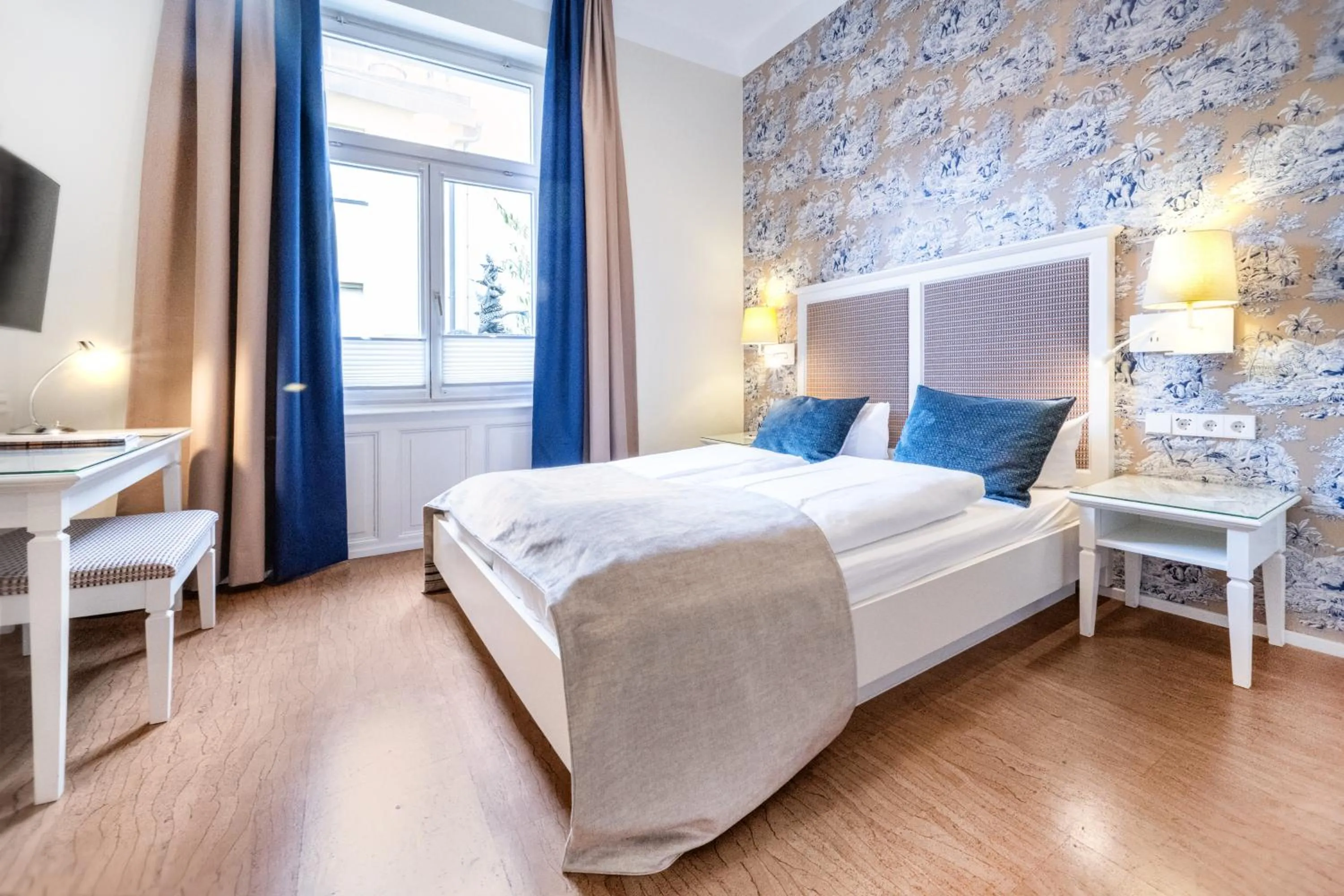 Photo of the whole room, Bed in Romantik Hotel Barbarossa