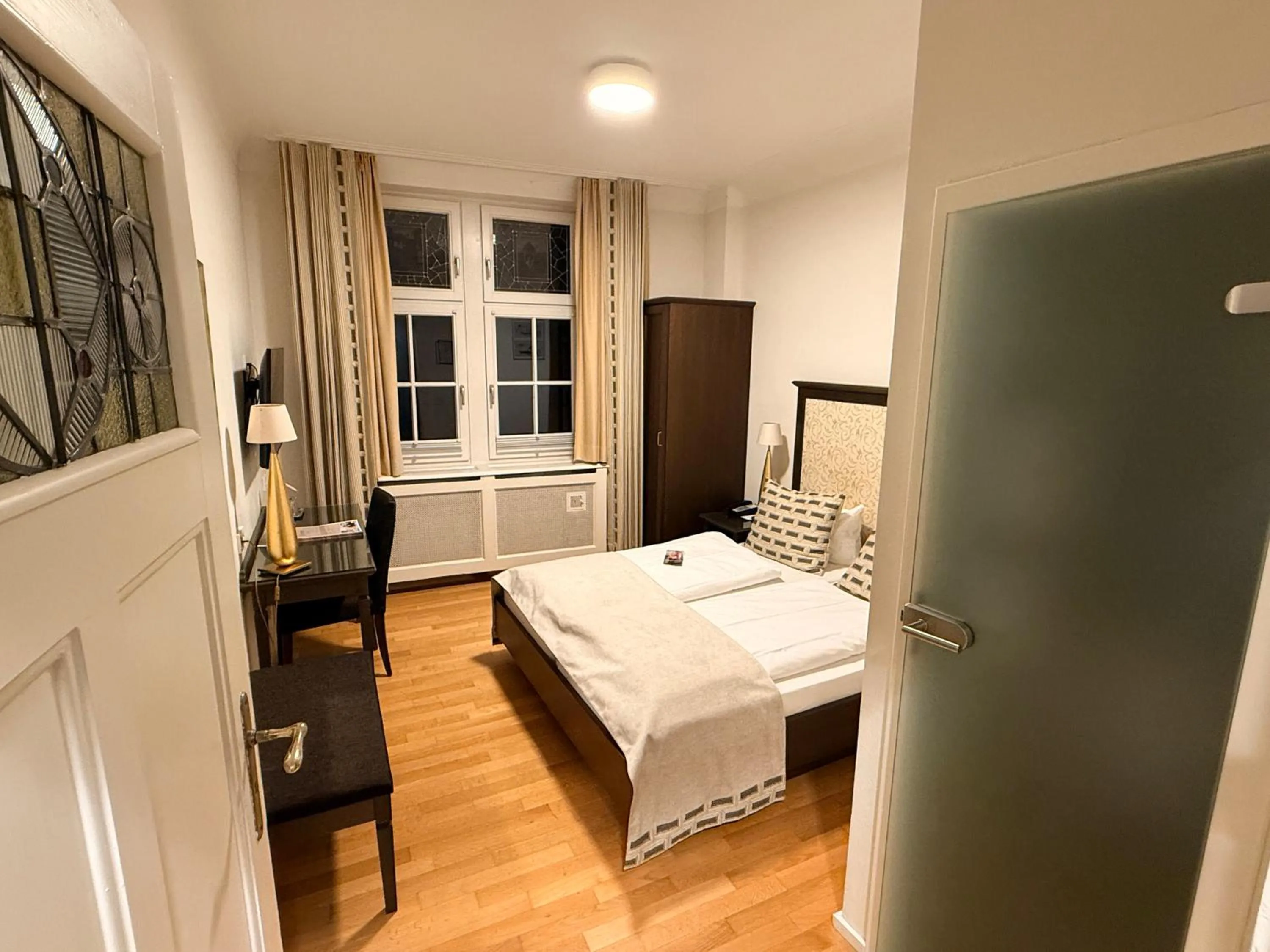 Photo of the whole room, Bed in Romantik Hotel Barbarossa