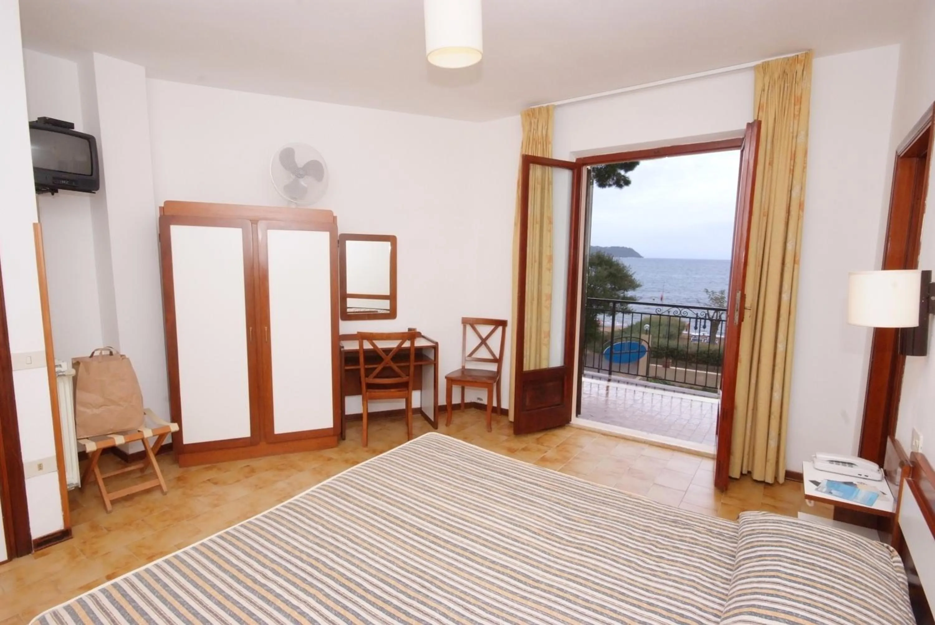 Photo of the whole room in Hotel Voce del Mare