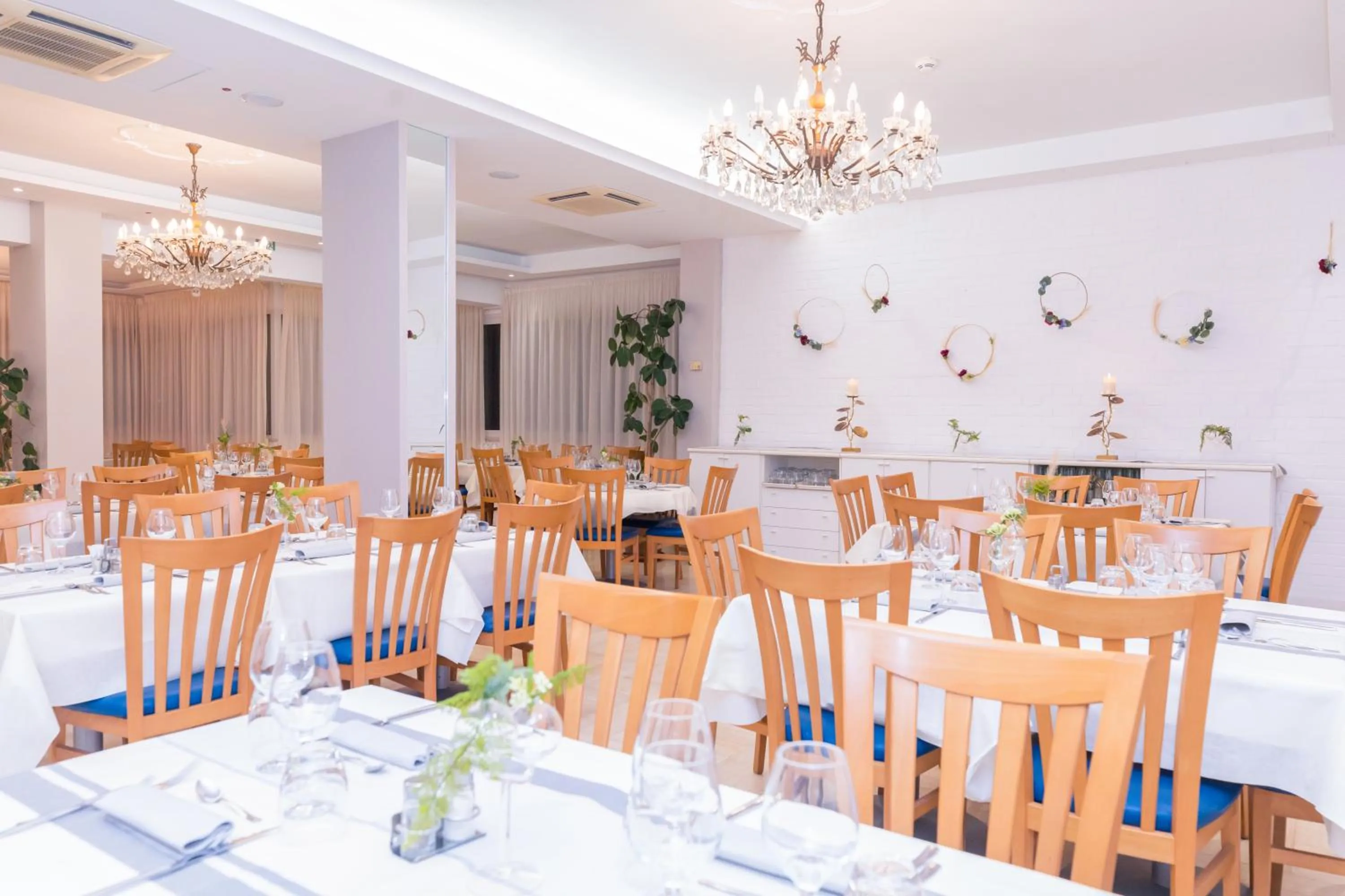 Restaurant/places to eat in Hotel Elios