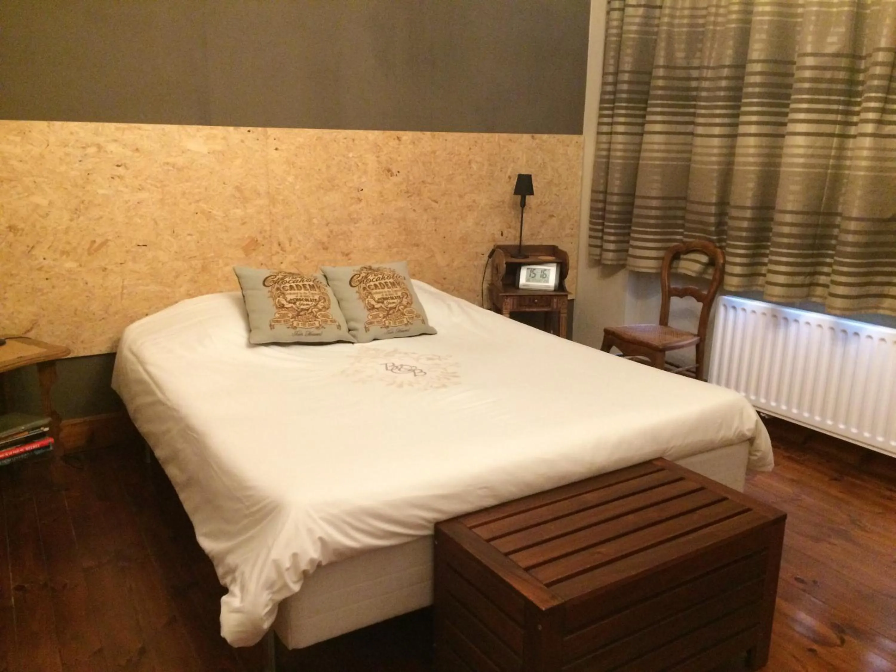 Photo of the whole room, Bed in B&B Chambre Chocolat