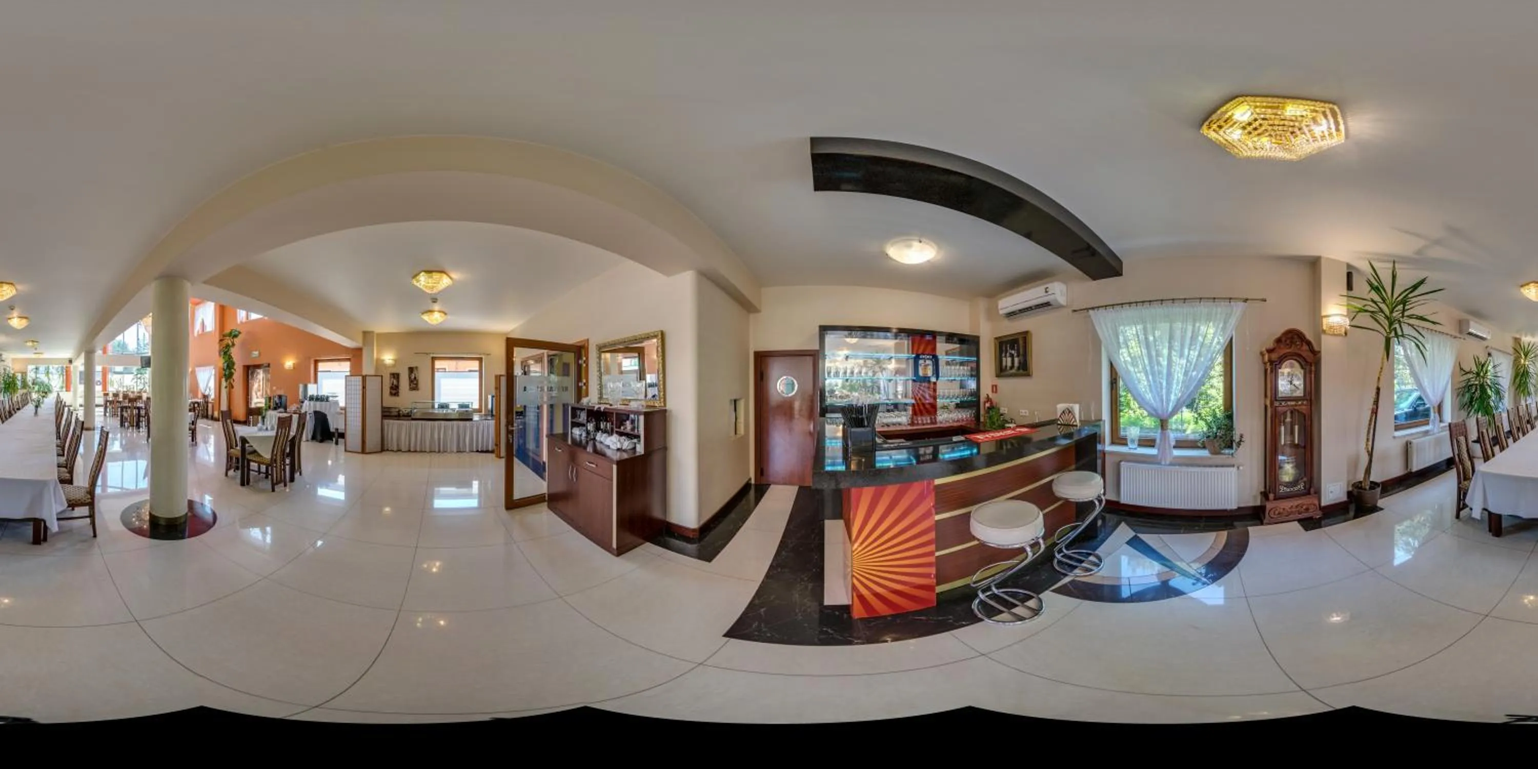 Restaurant/places to eat in Vinci Hotel Airport