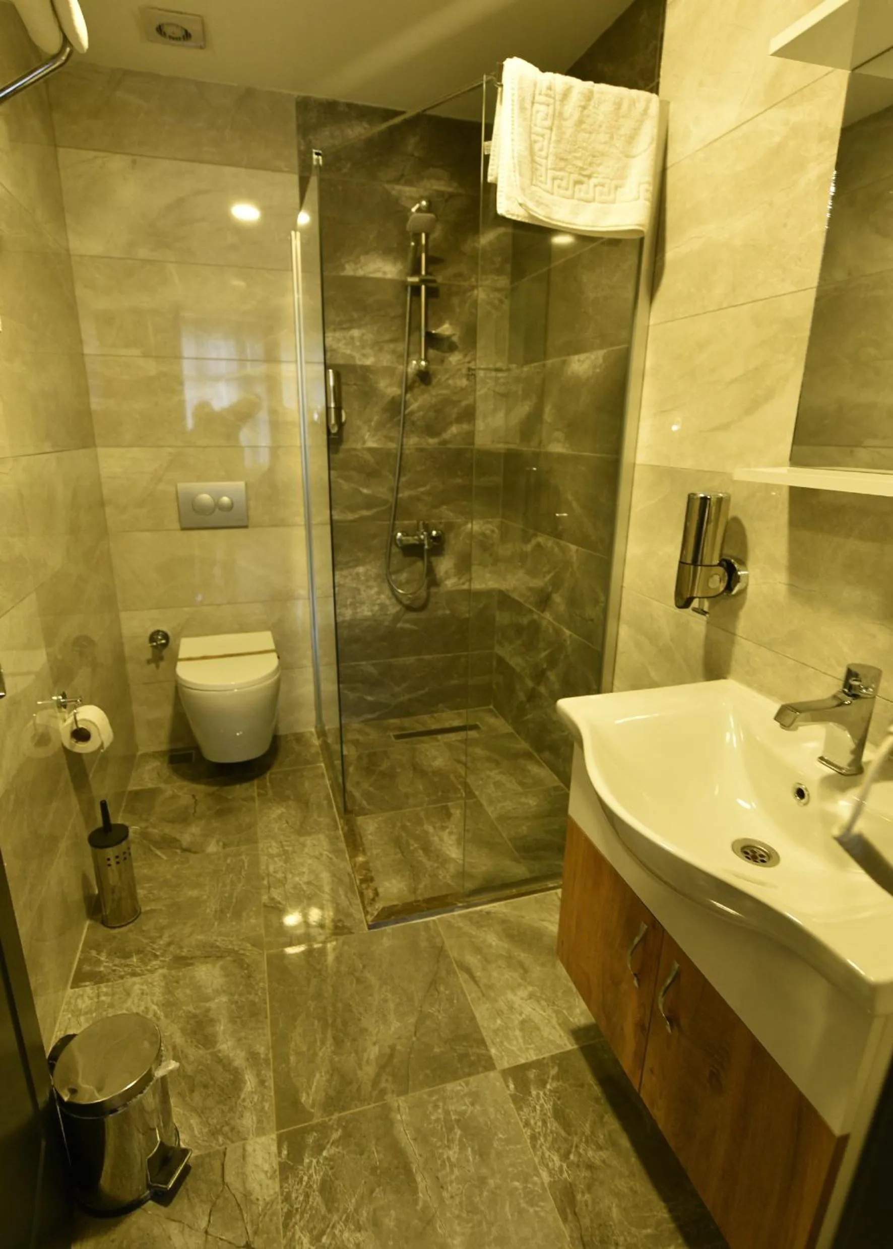 Shower in Sahil Hotel Pendik